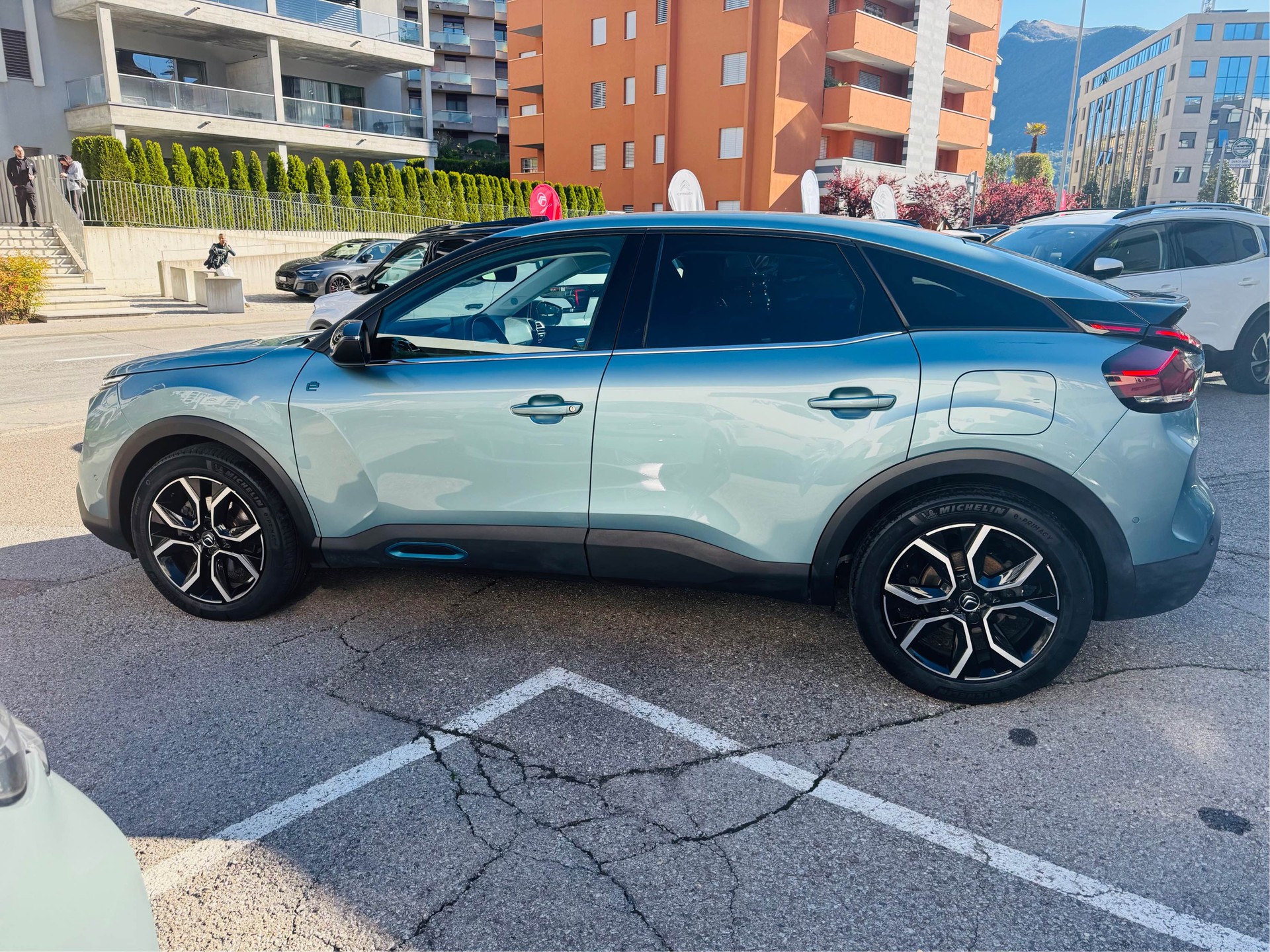 CITROEN C4 Electric Shine-image-2