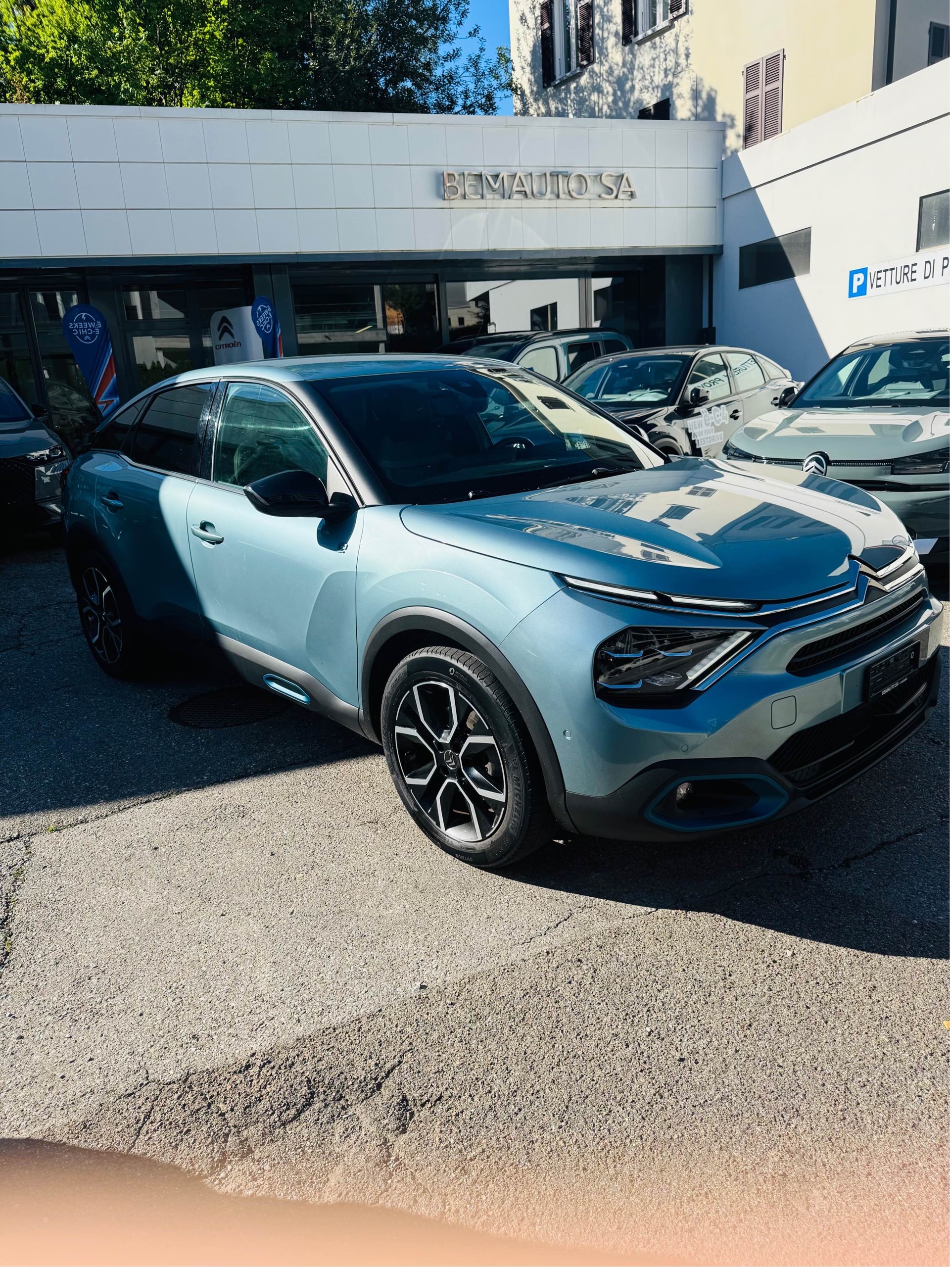 CITROEN C4 Electric Shine-image-7