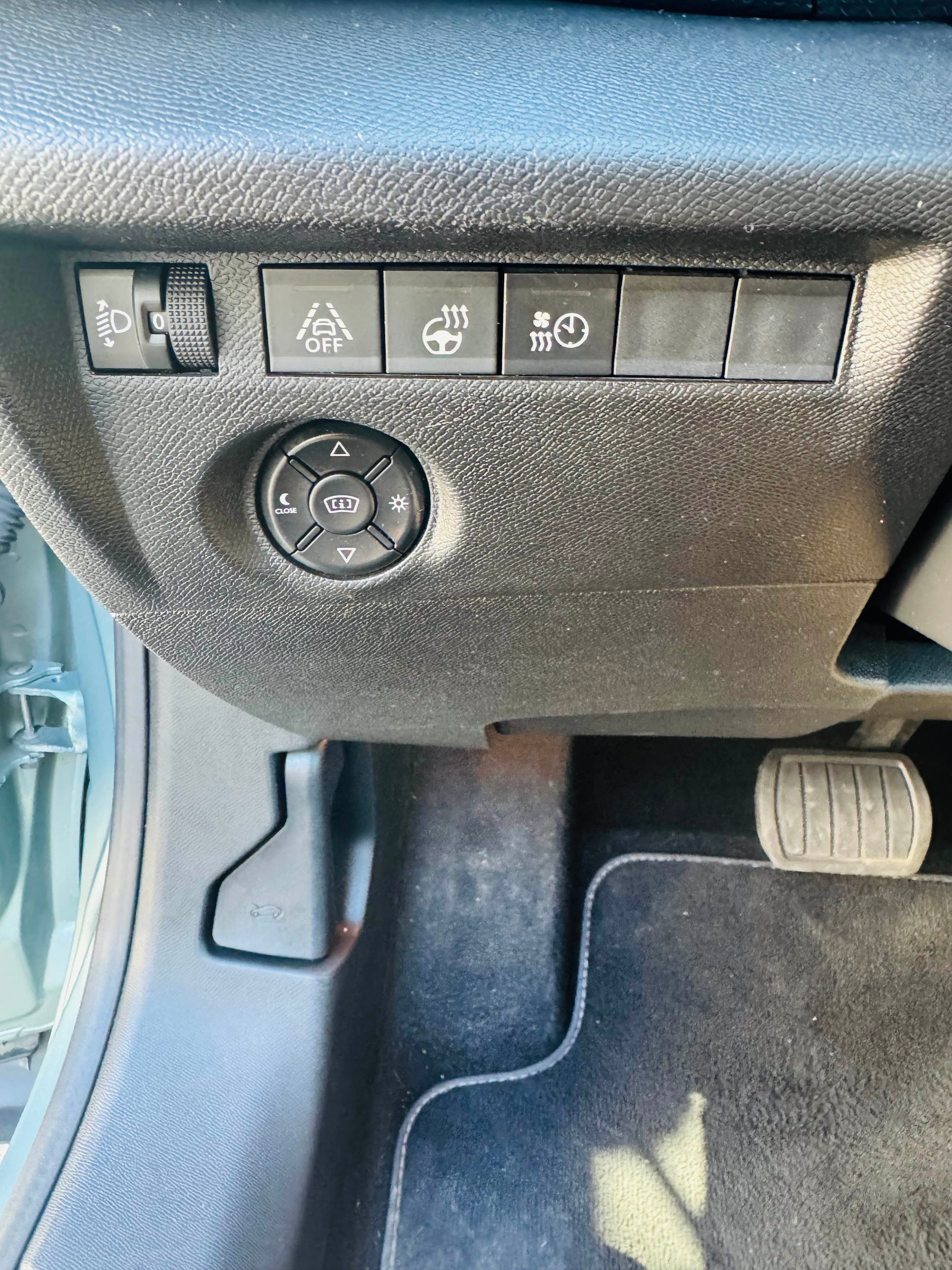 CITROEN C4 Electric Shine-image-14