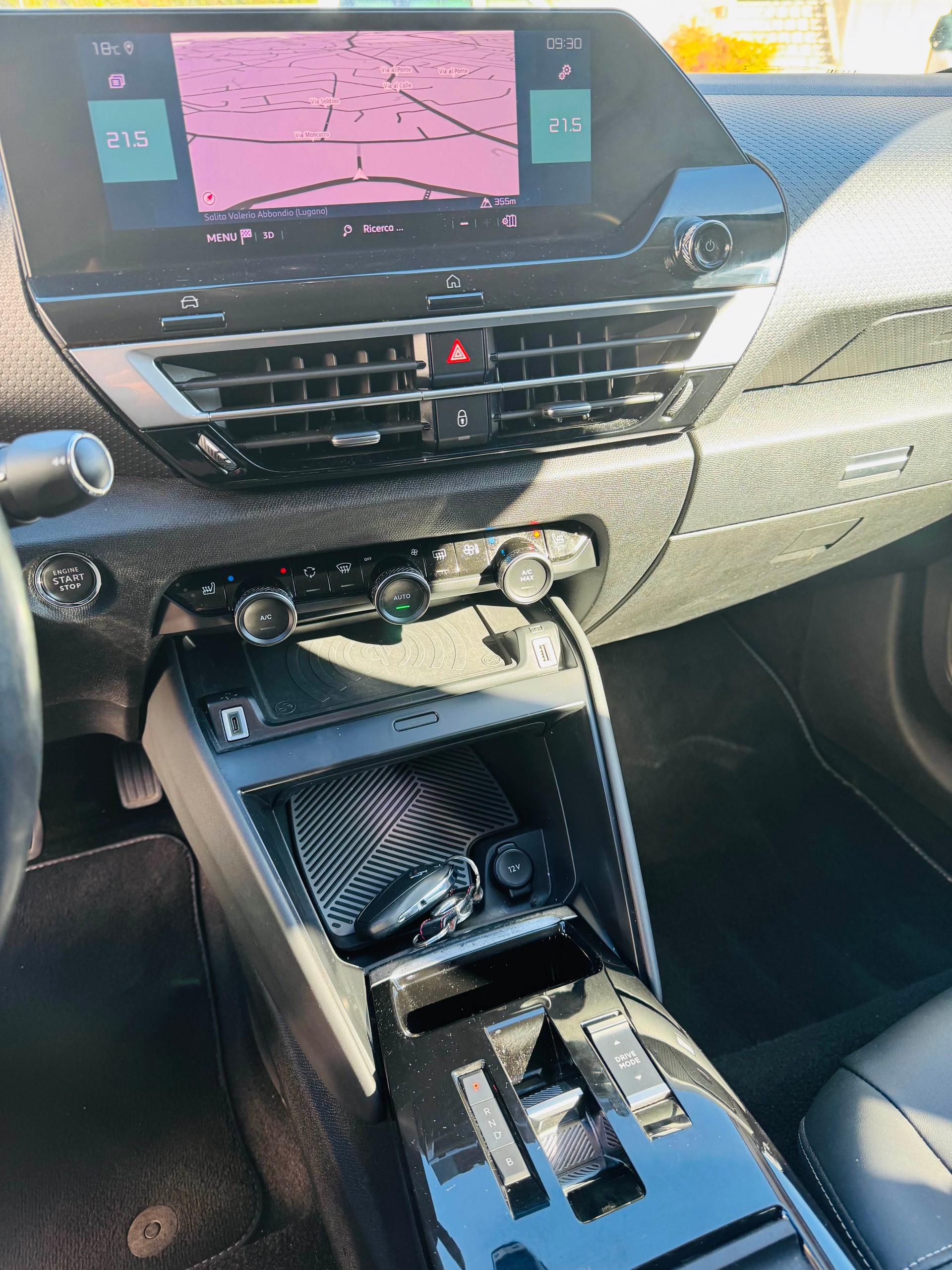 CITROEN C4 Electric Shine-image-12