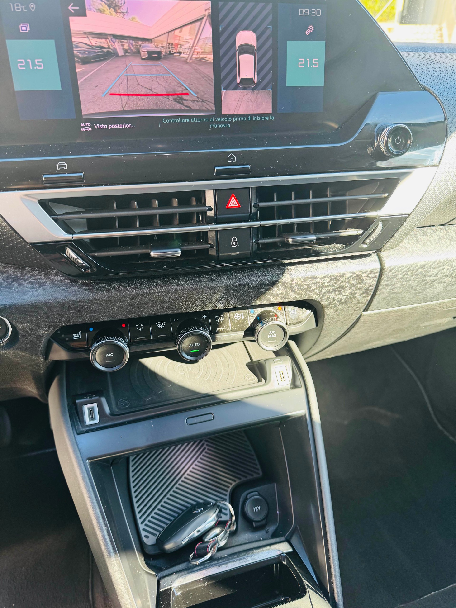 CITROEN C4 Electric Shine-image-13