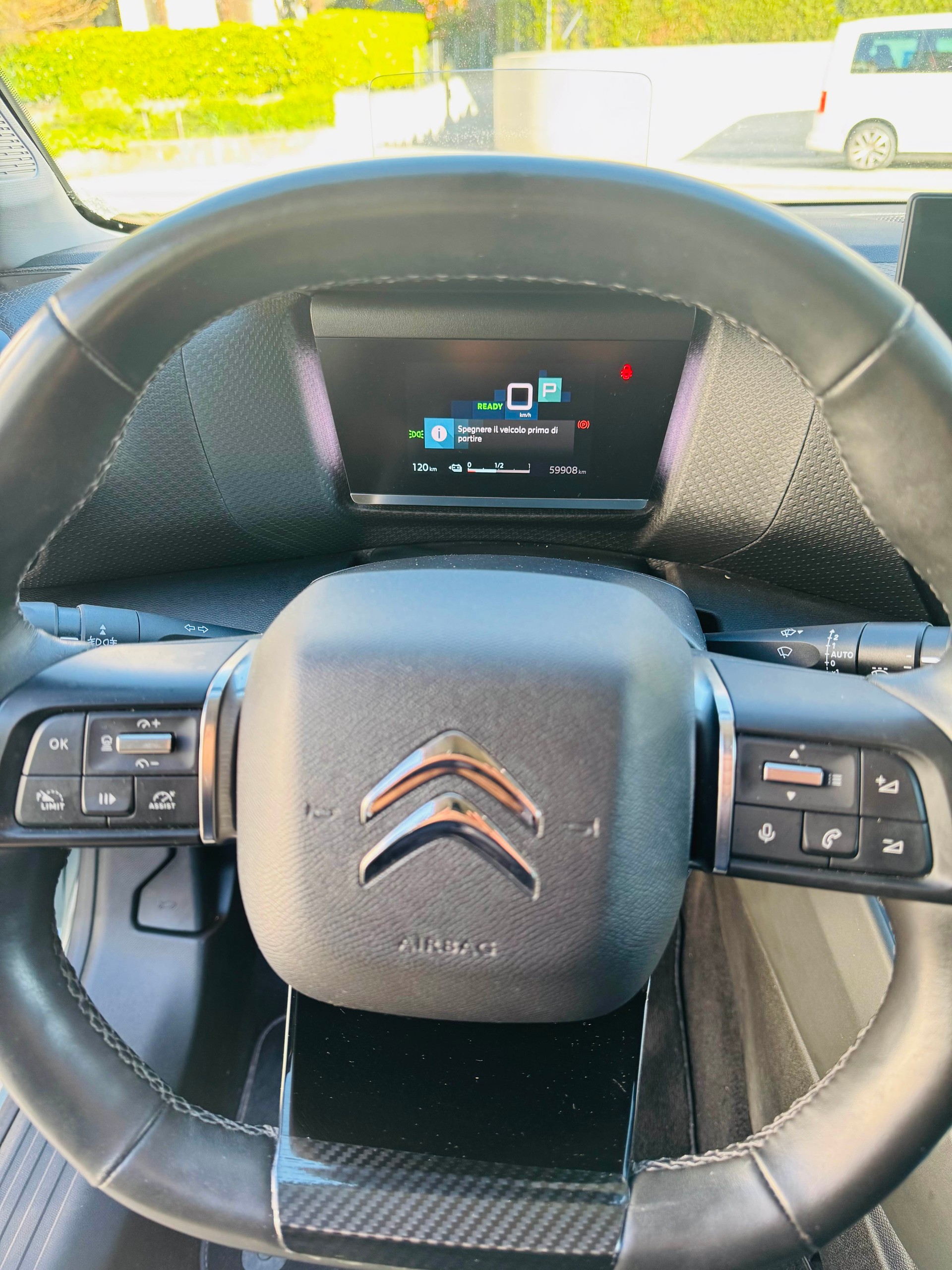 CITROEN C4 Electric Shine-image-11