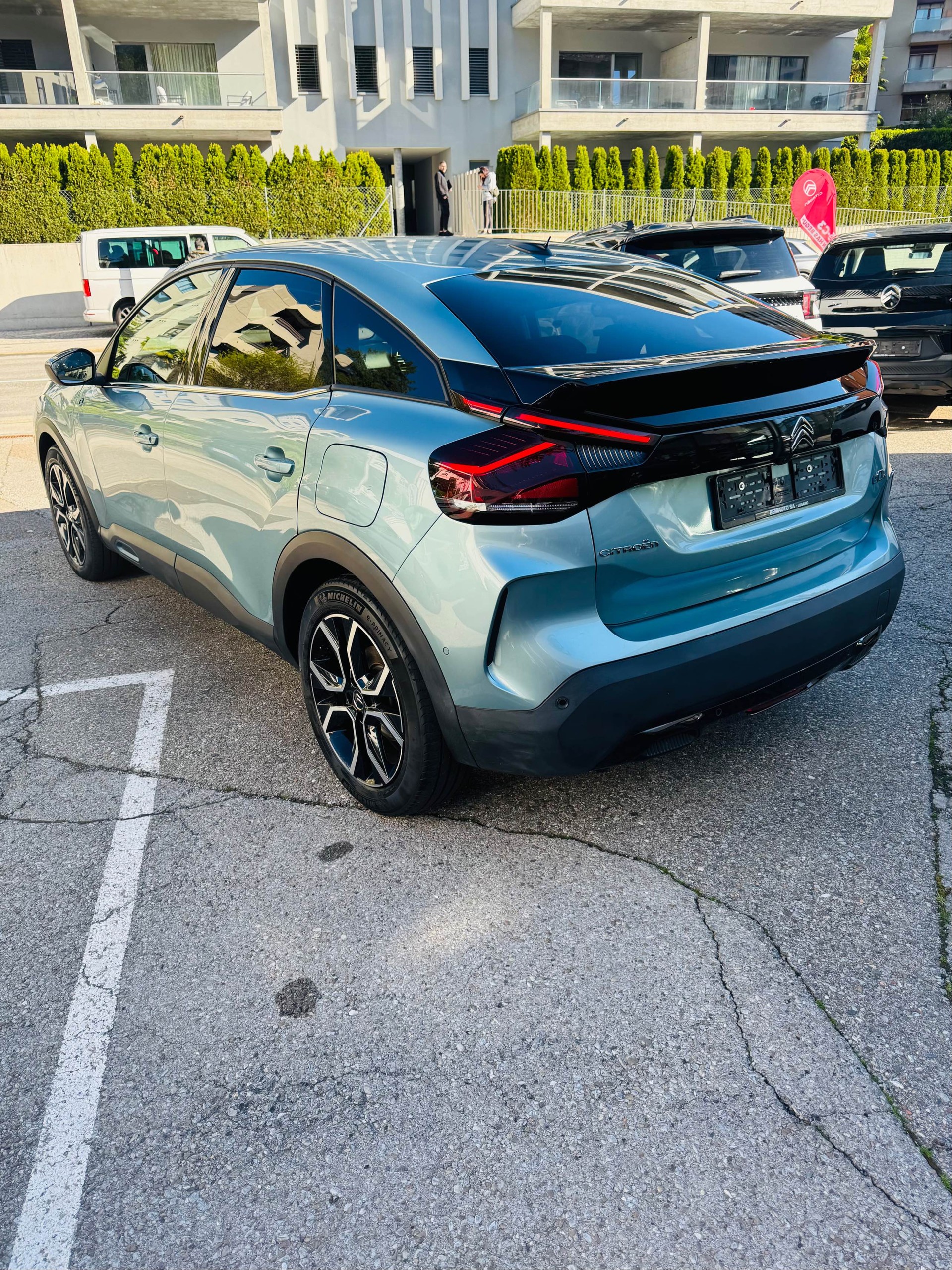 CITROEN C4 Electric Shine-image-3