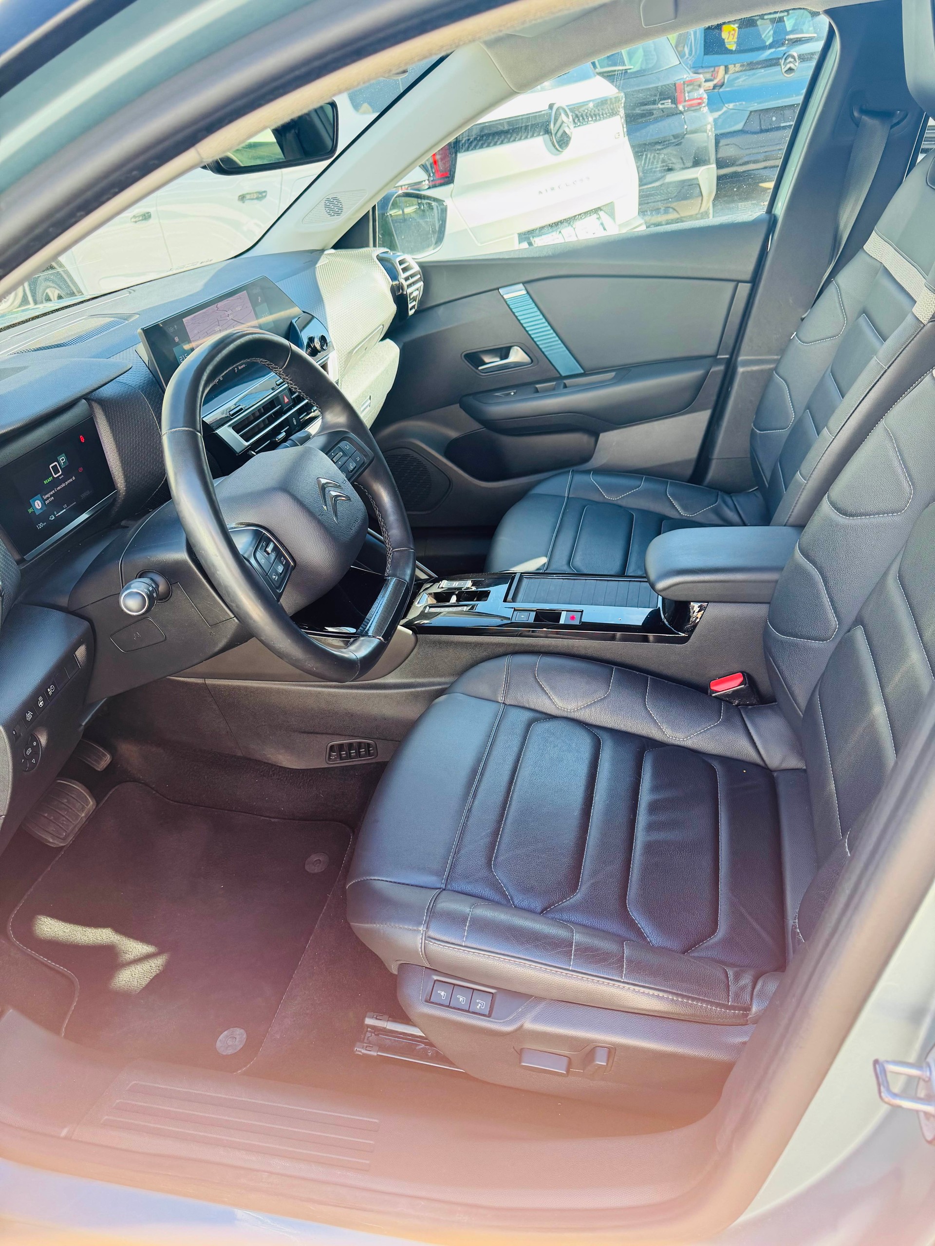 CITROEN C4 Electric Shine-image-8