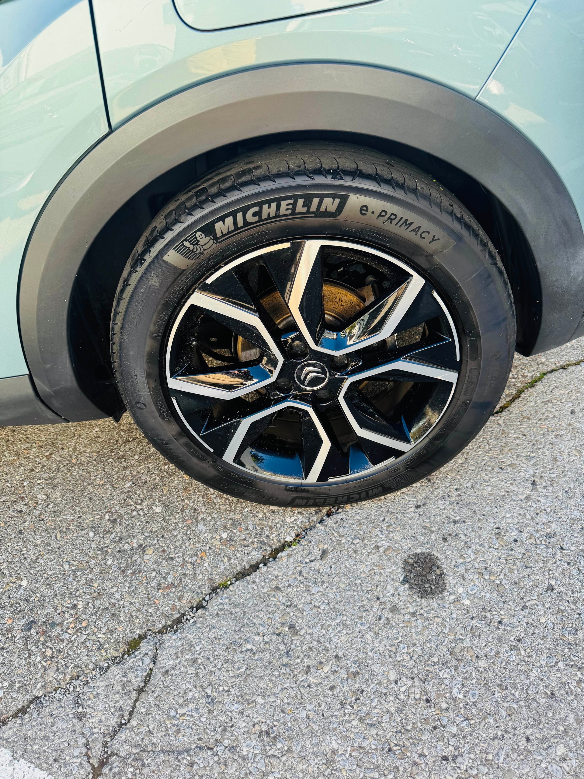 CITROEN C4 Electric Shine-image-15
