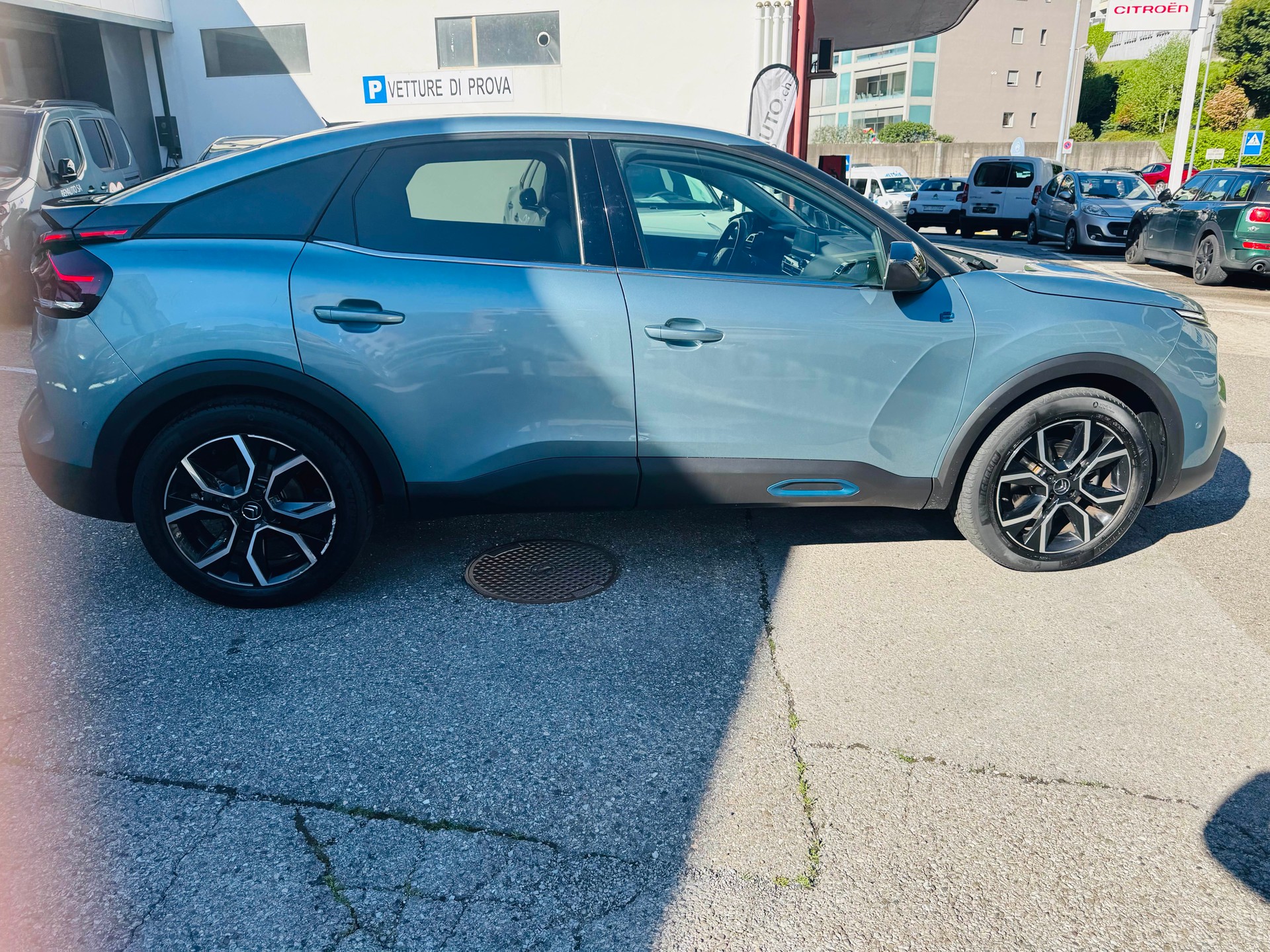 CITROEN C4 Electric Shine-image-6