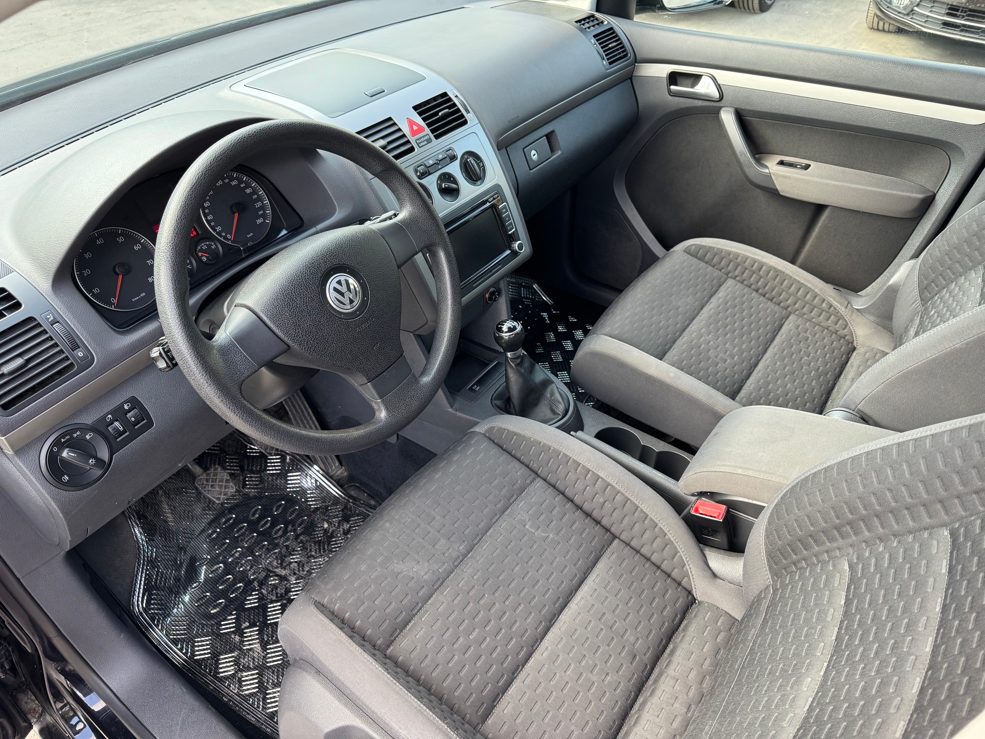 VW Touran 1.4 TSI Trendline-image-8