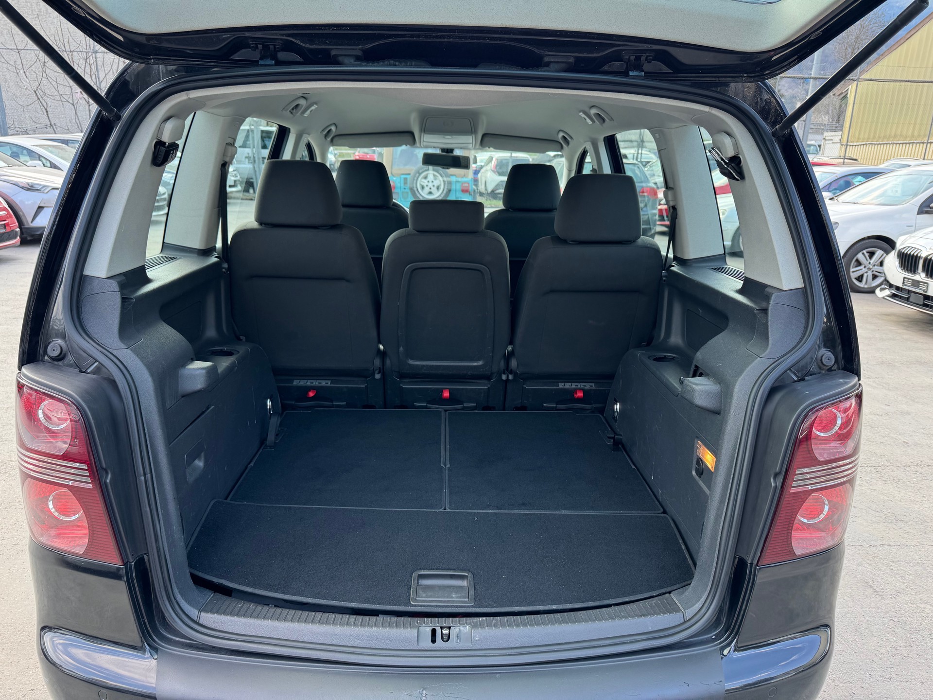 VW Touran 1.4 TSI Trendline-image-5