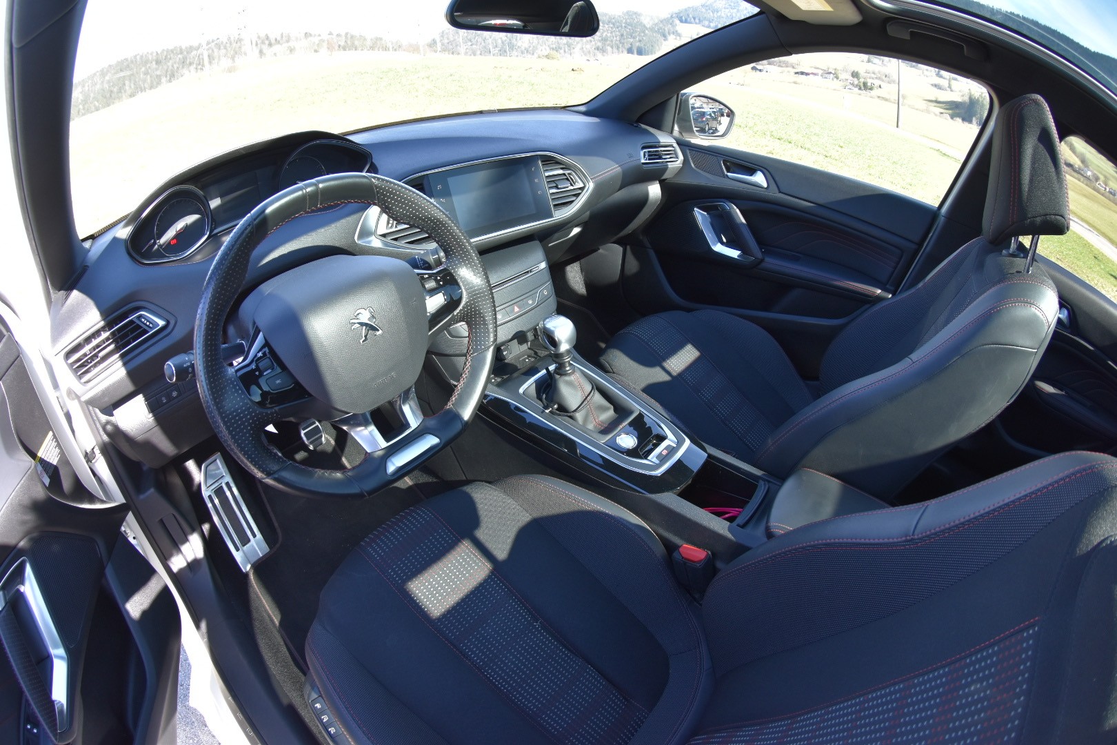 PEUGEOT 308 1.2 Pure Tech GT Line-image-4