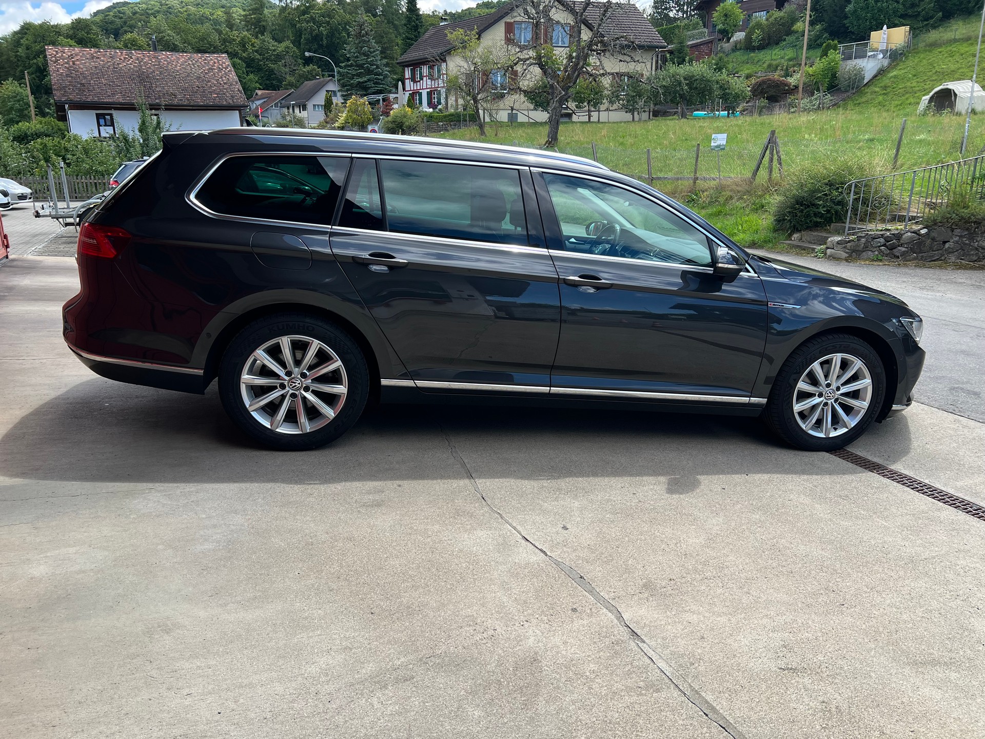 VW Passat Variant 2.0 TDI BMT Highline DSG 4Motion-image-5