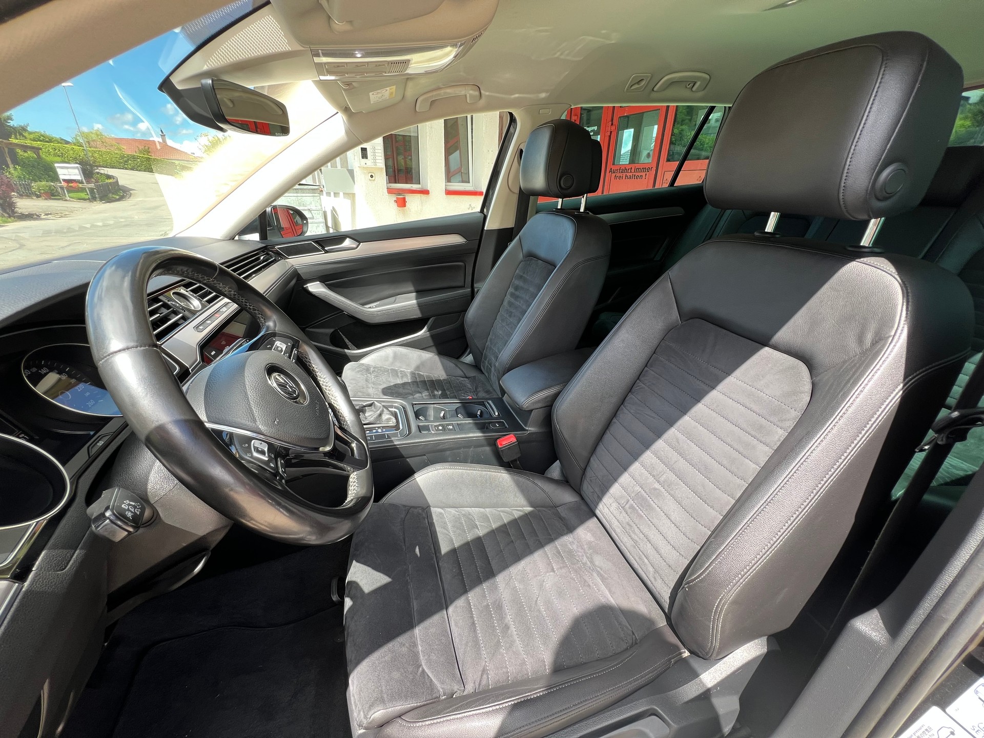 VW Passat Variant 2.0 TDI BMT Highline DSG 4Motion-image-11