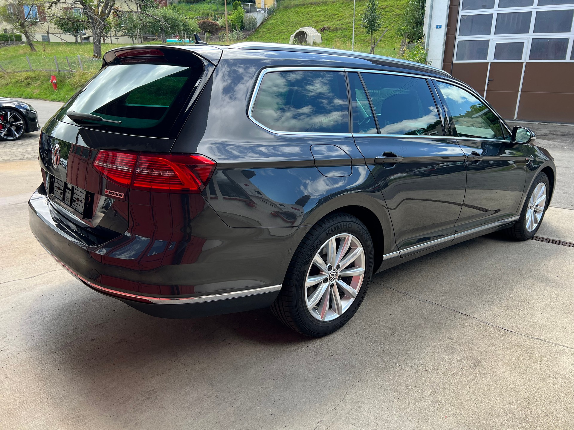 VW Passat Variant 2.0 TDI BMT Highline DSG 4Motion-image-4