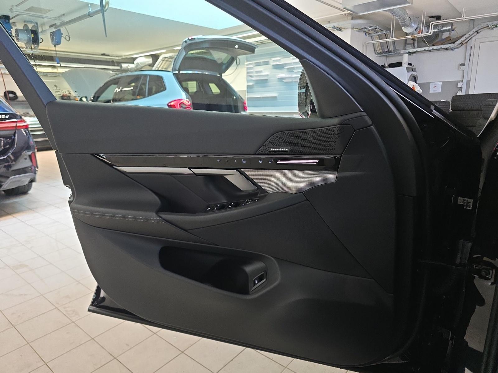 BMW 520d xDrive Touring MSport-image-14