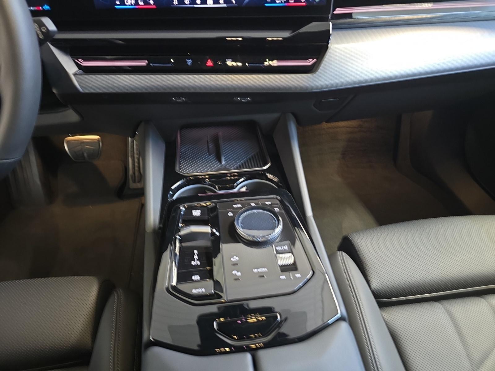 BMW 520d xDrive Touring MSport-image-13