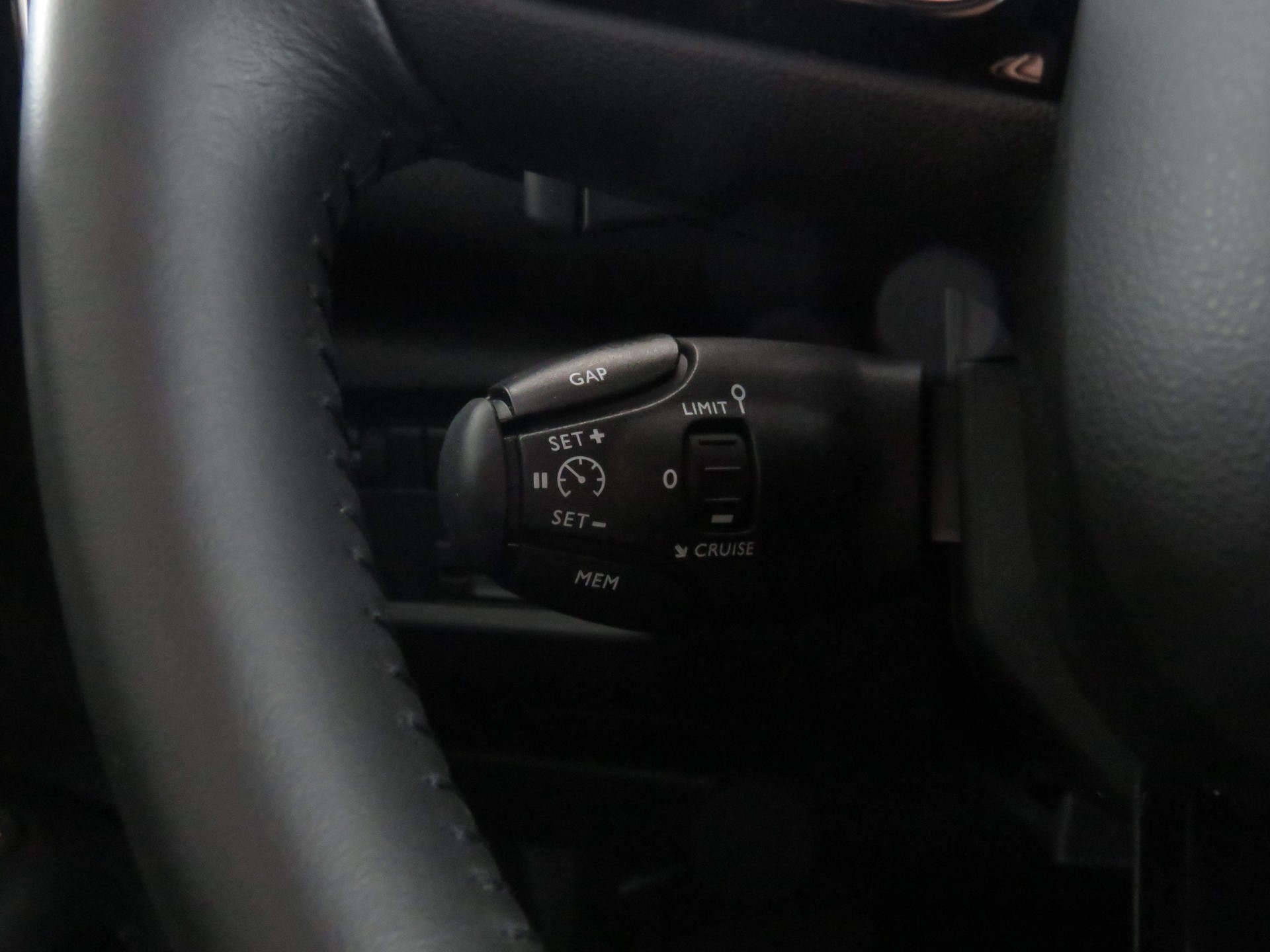 CITROEN C5 Aircross 1.6 PHEV Swiss Edition (Automat)-image-17