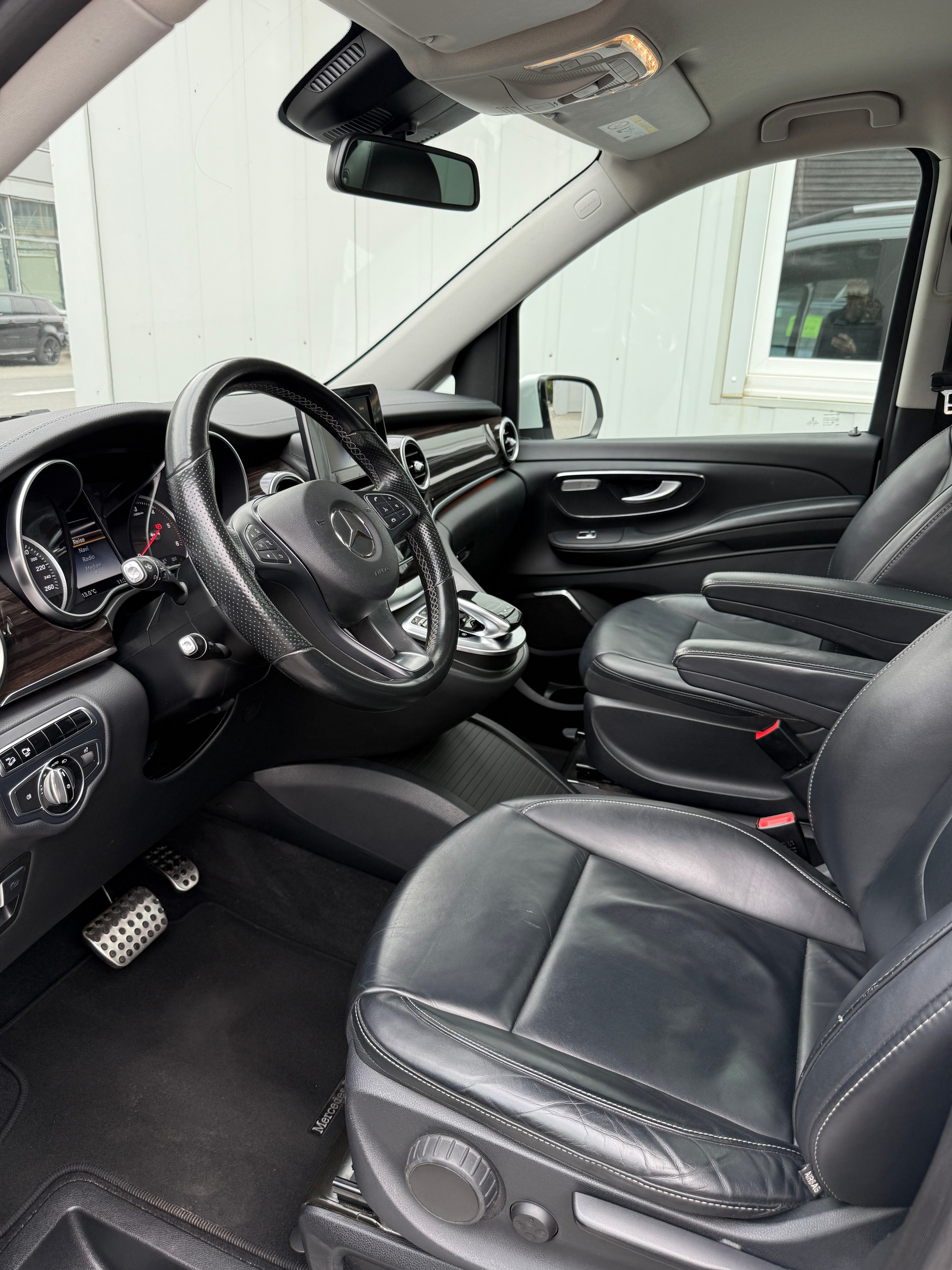 MERCEDES-BENZ V 250 d Avantgarde lang 4Matic 7G-Tronic * 8 PLÄTZE*PANORMA*AHK*LEDER*4X4-image-12