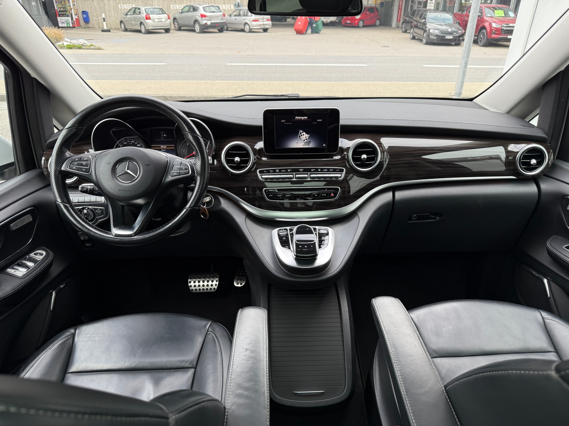 MERCEDES-BENZ V 250 d Avantgarde lang 4Matic 7G-Tronic * 8 PLÄTZE*PANORMA*AHK*LEDER*4X4-image-11