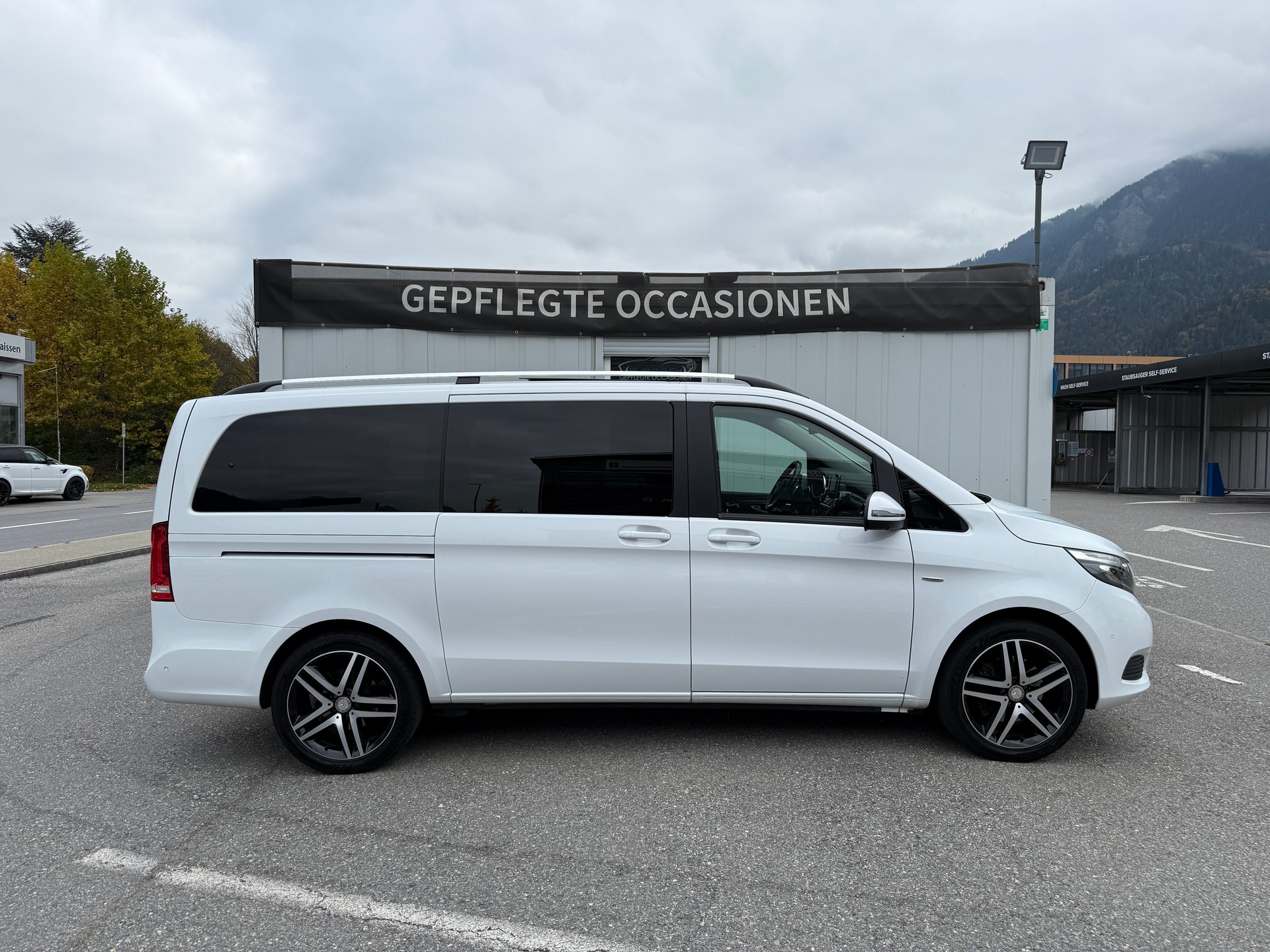 MERCEDES-BENZ V 250 d Avantgarde lang 4Matic 7G-Tronic * 8 PLÄTZE*PANORMA*AHK*LEDER*4X4-showroom-element-2