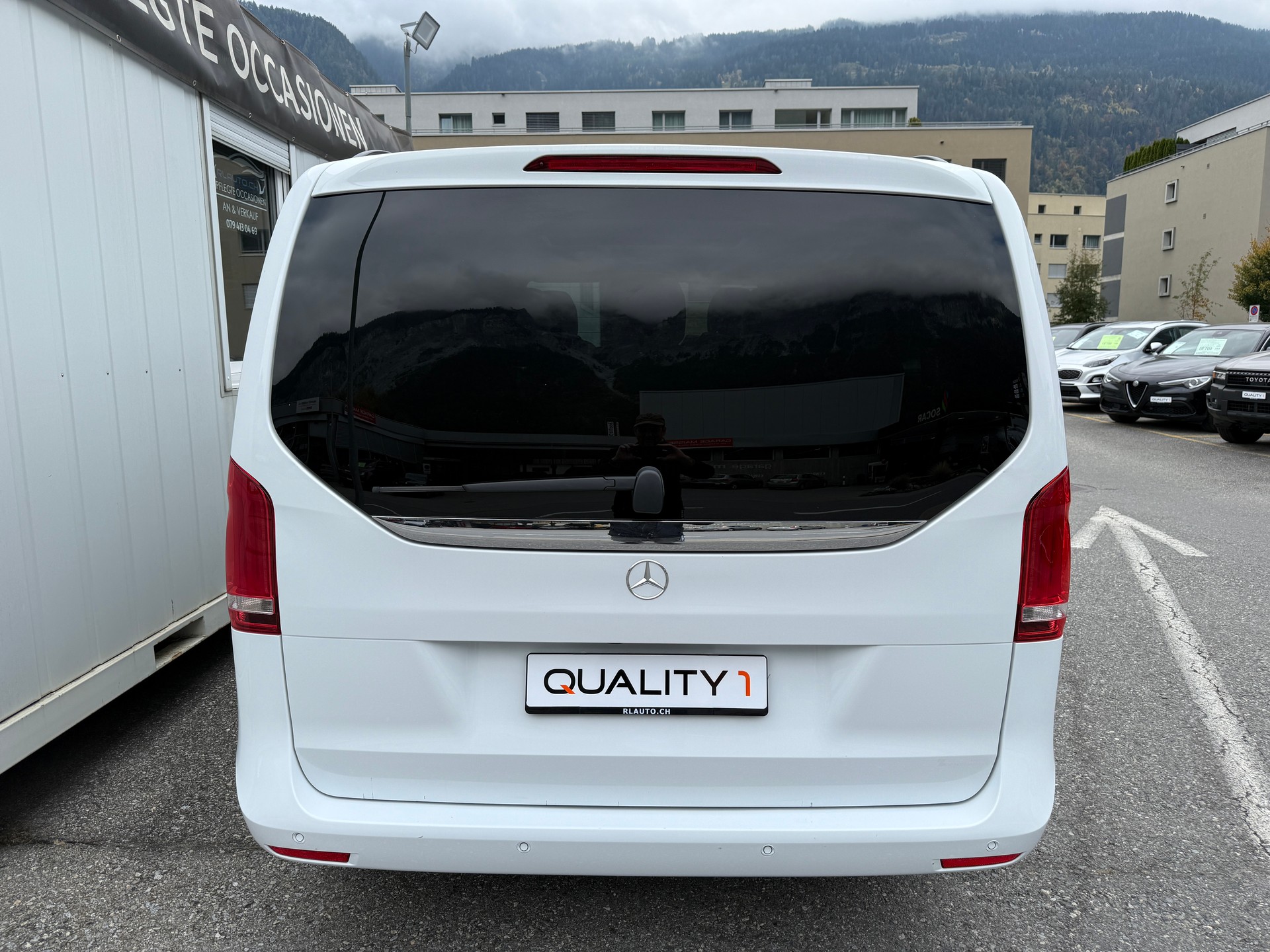 MERCEDES-BENZ V 250 d Avantgarde lang 4Matic 7G-Tronic * 8 PLÄTZE*PANORMA*AHK*LEDER*4X4-image-4