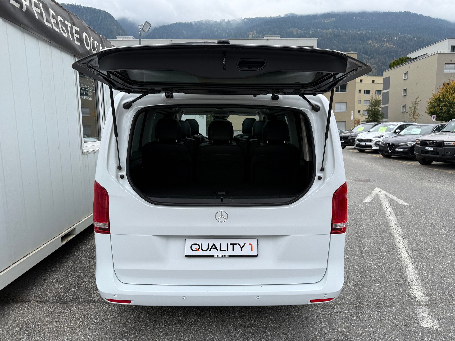 MERCEDES-BENZ V 250 d Avantgarde lang 4Matic 7G-Tronic * 8 PLÄTZE*PANORMA*AHK*LEDER*4X4-image-5