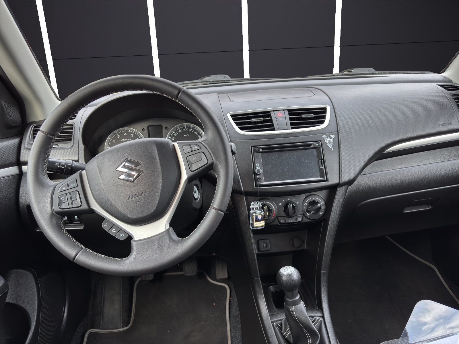 SUZUKI Swift 1.2i 16V GL Sergio Cellano 4x4-image-4