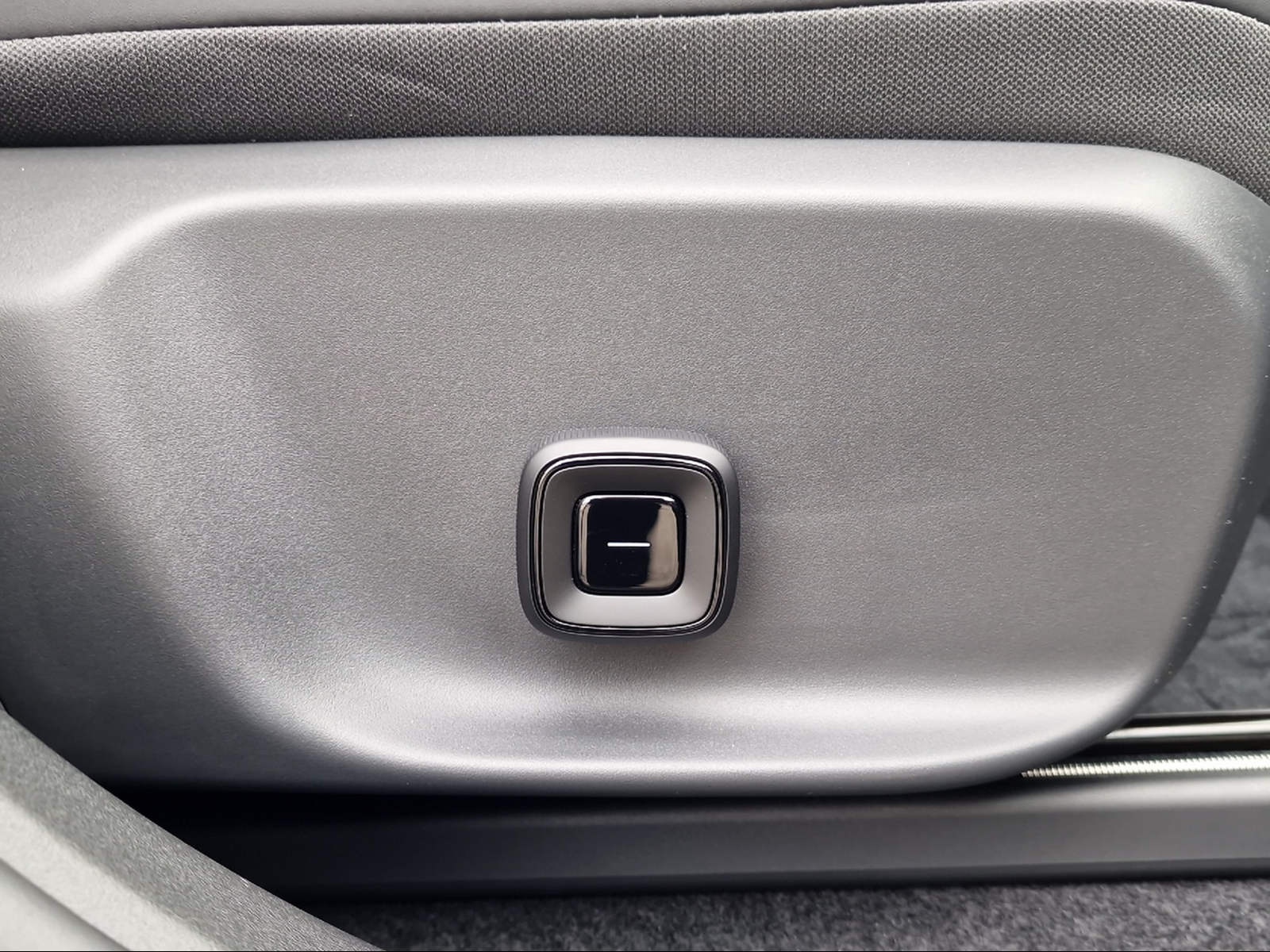 VOLVO EX30 E60 Twin Ultra Performance AWD-image-18