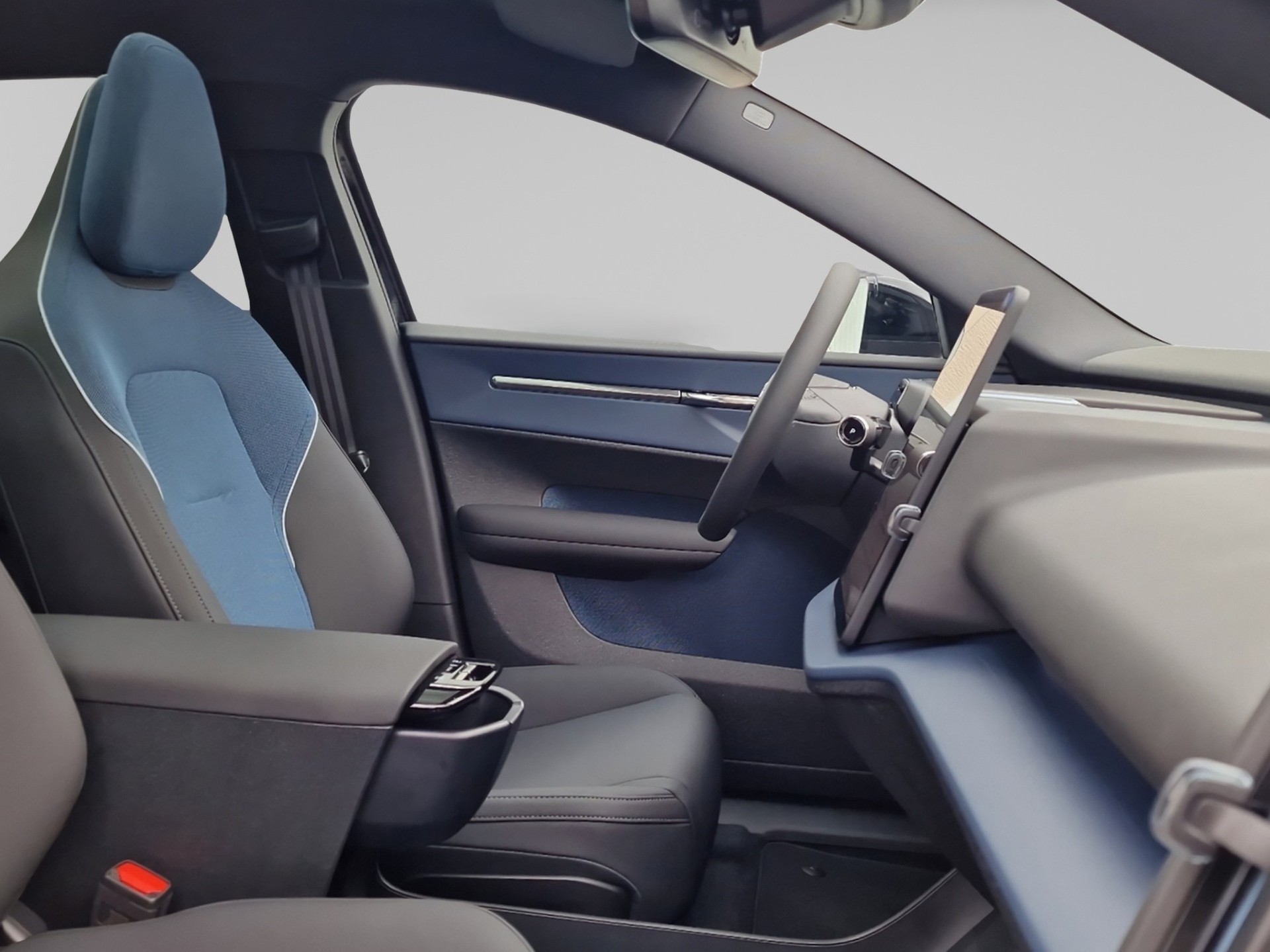 VOLVO EX30 E60 Twin Ultra Performance AWD-image-13