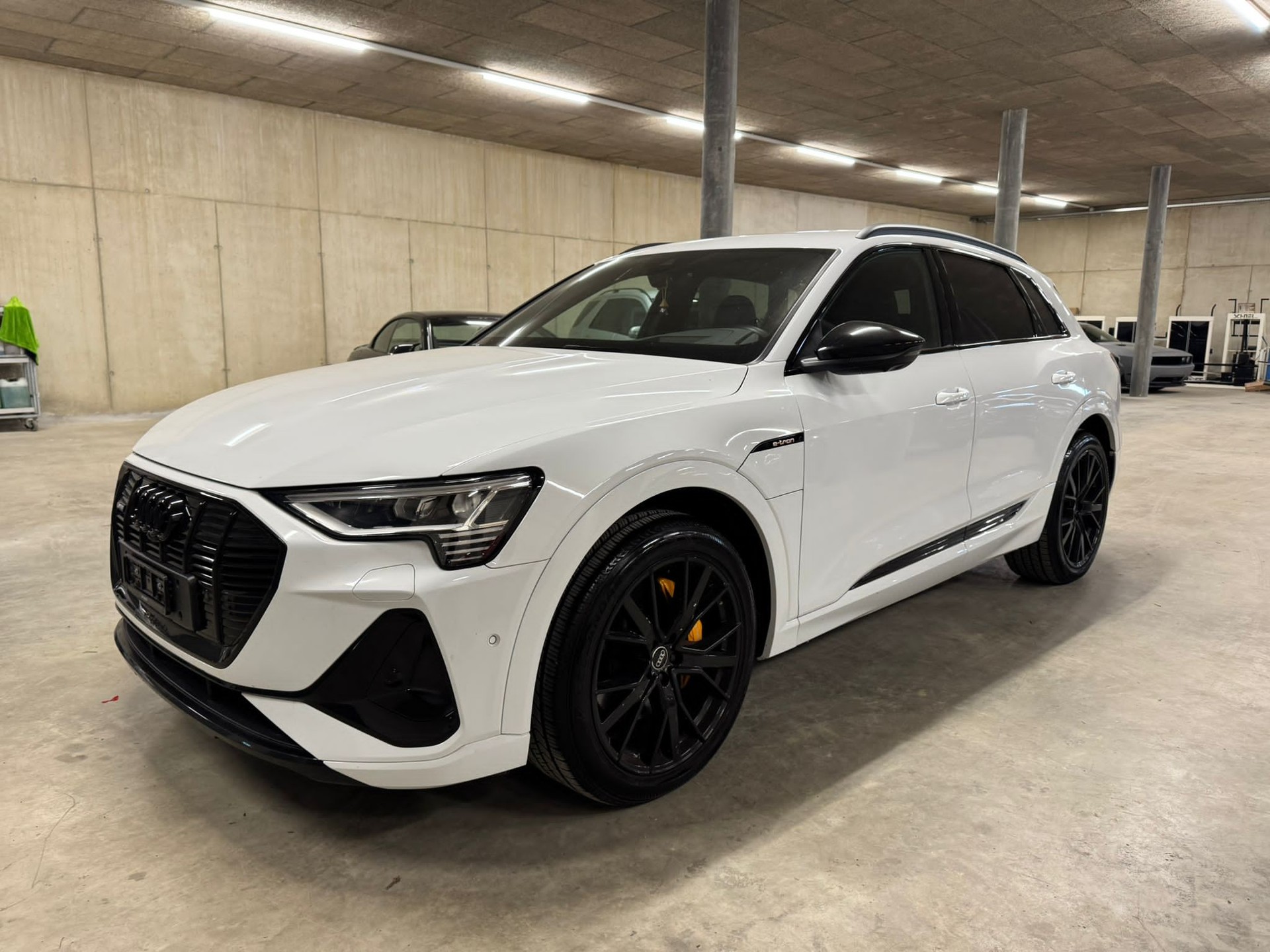 AUDI e-tron 50 S Line quattro-image-5