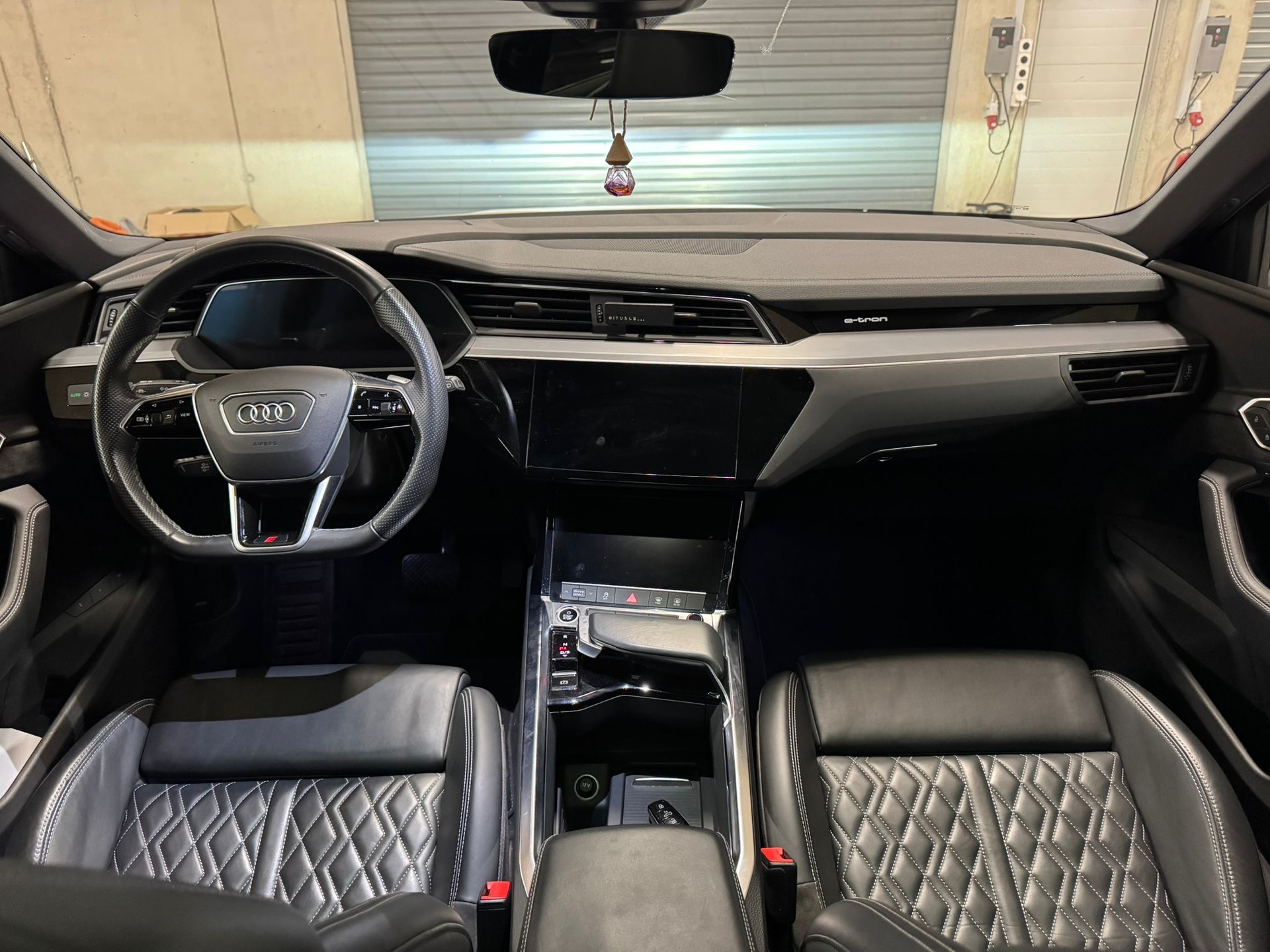 AUDI e-tron 50 S Line quattro-image-7