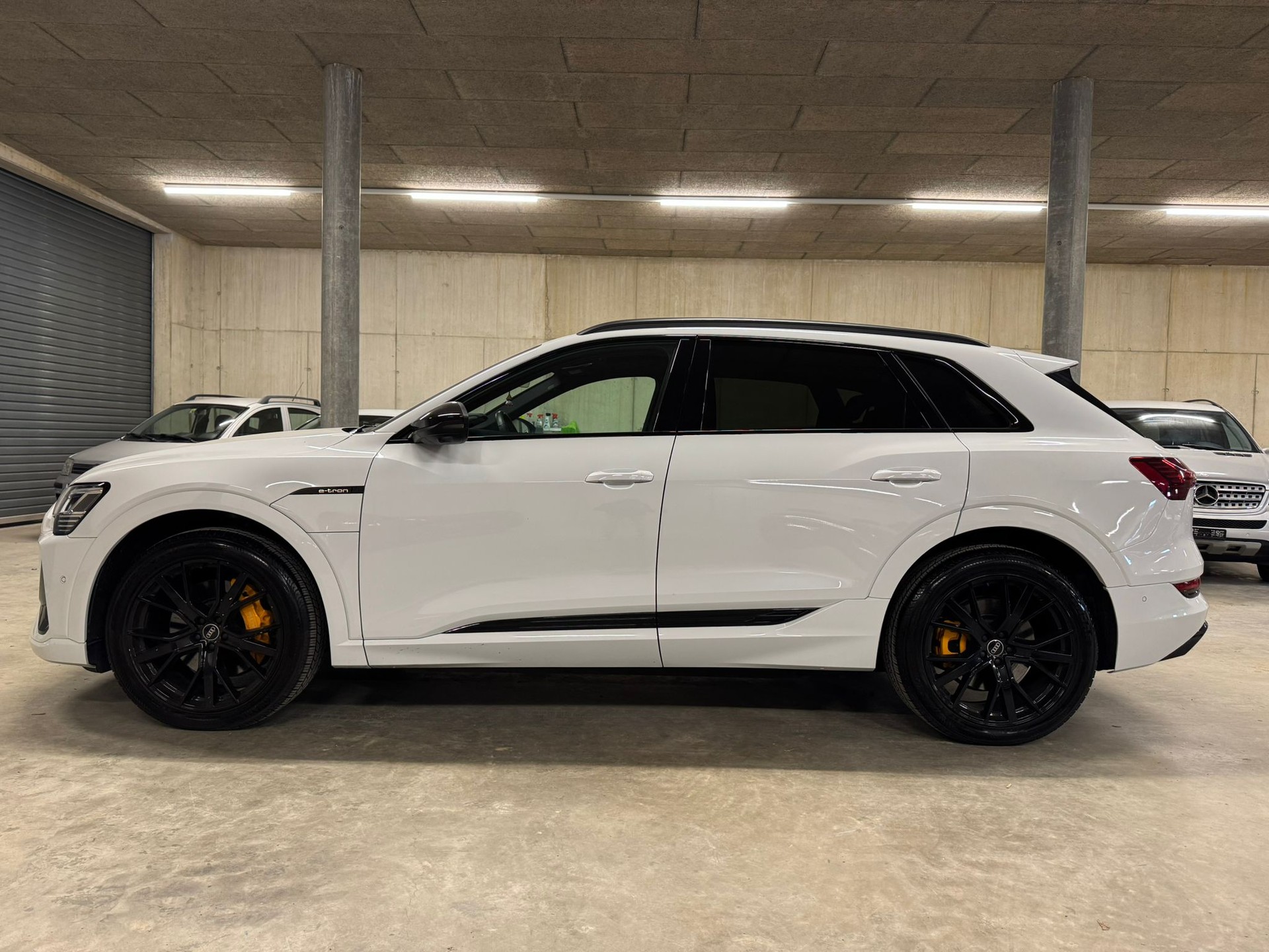 AUDI e-tron 50 S Line quattro-image-4