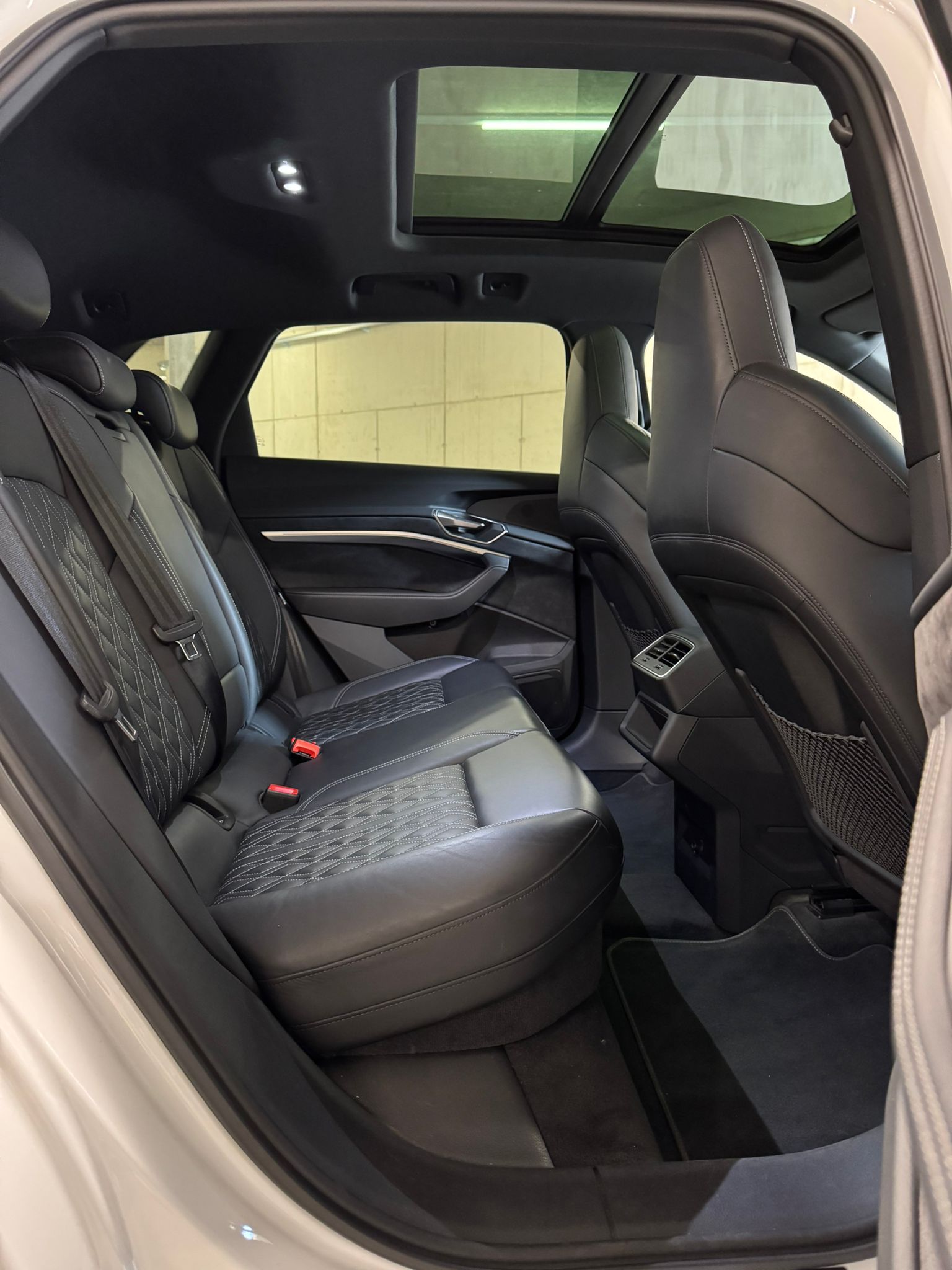 AUDI e-tron 50 S Line quattro-image-14