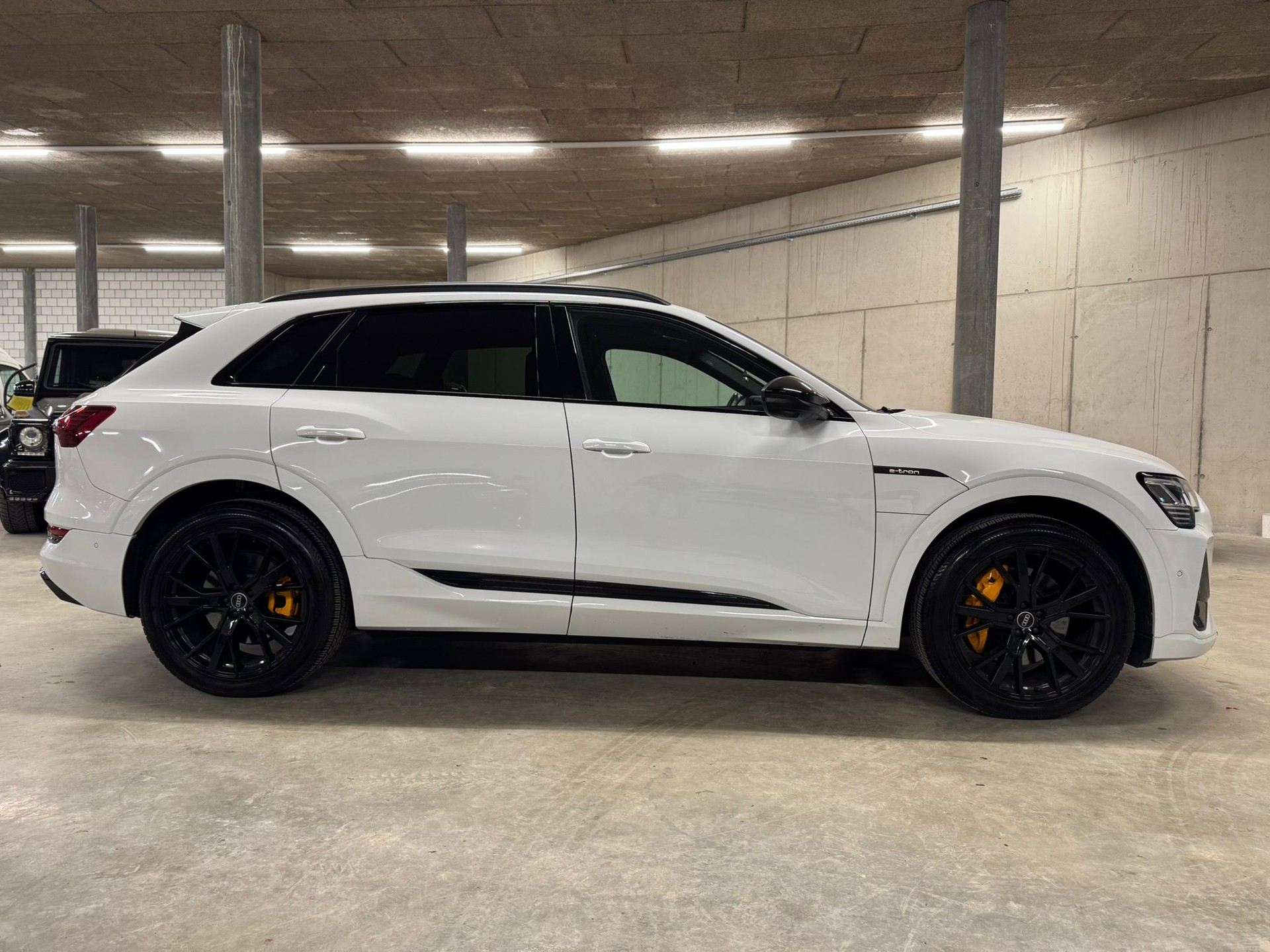 AUDI e-tron 50 S Line quattro-image-1