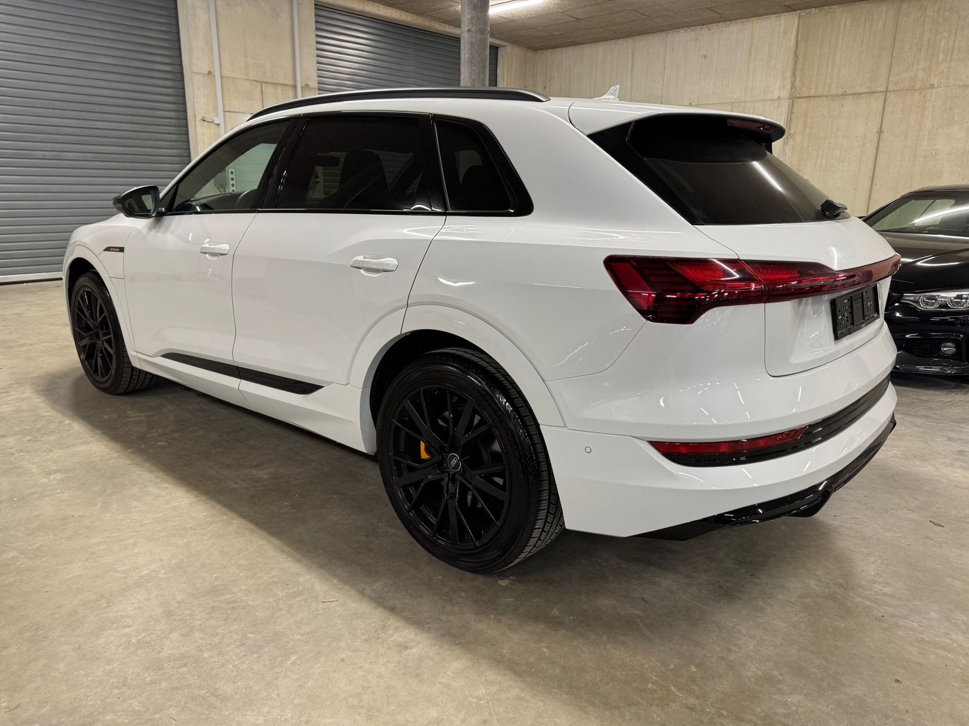AUDI e-tron 50 S Line quattro-image-3