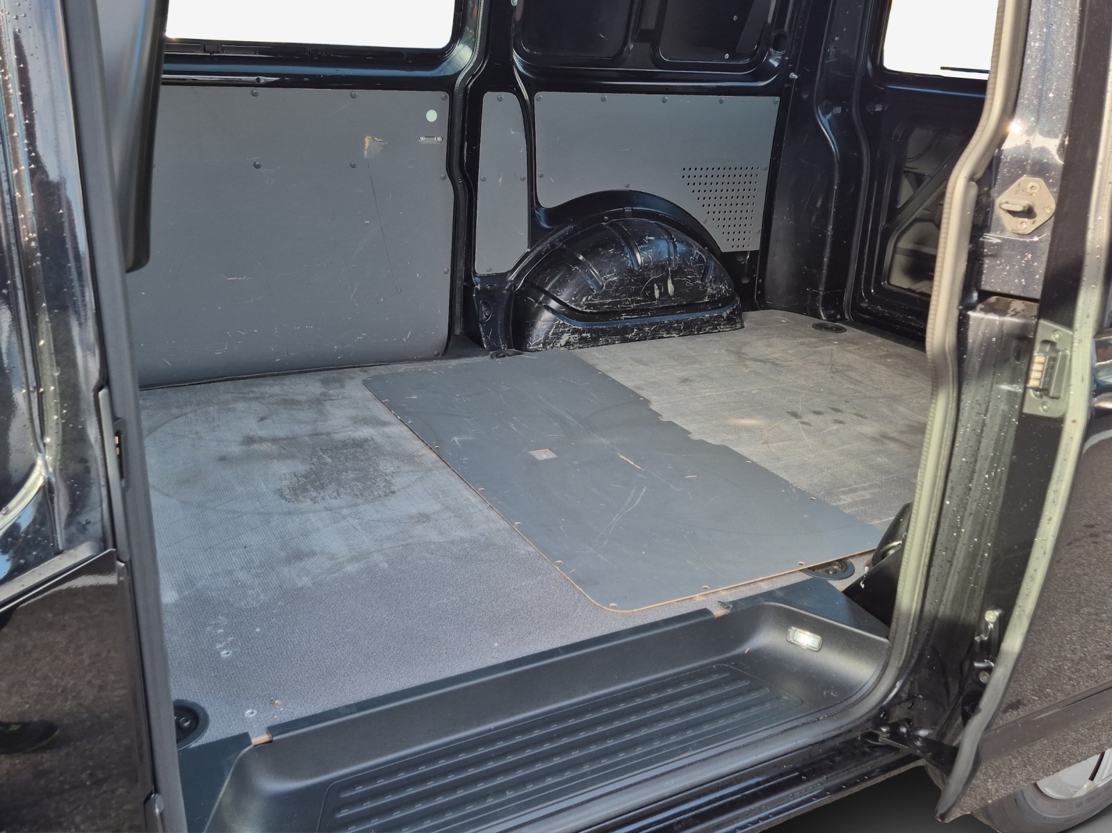 VW T6.1 2.0 TDI 4Motion DSG-image-11
