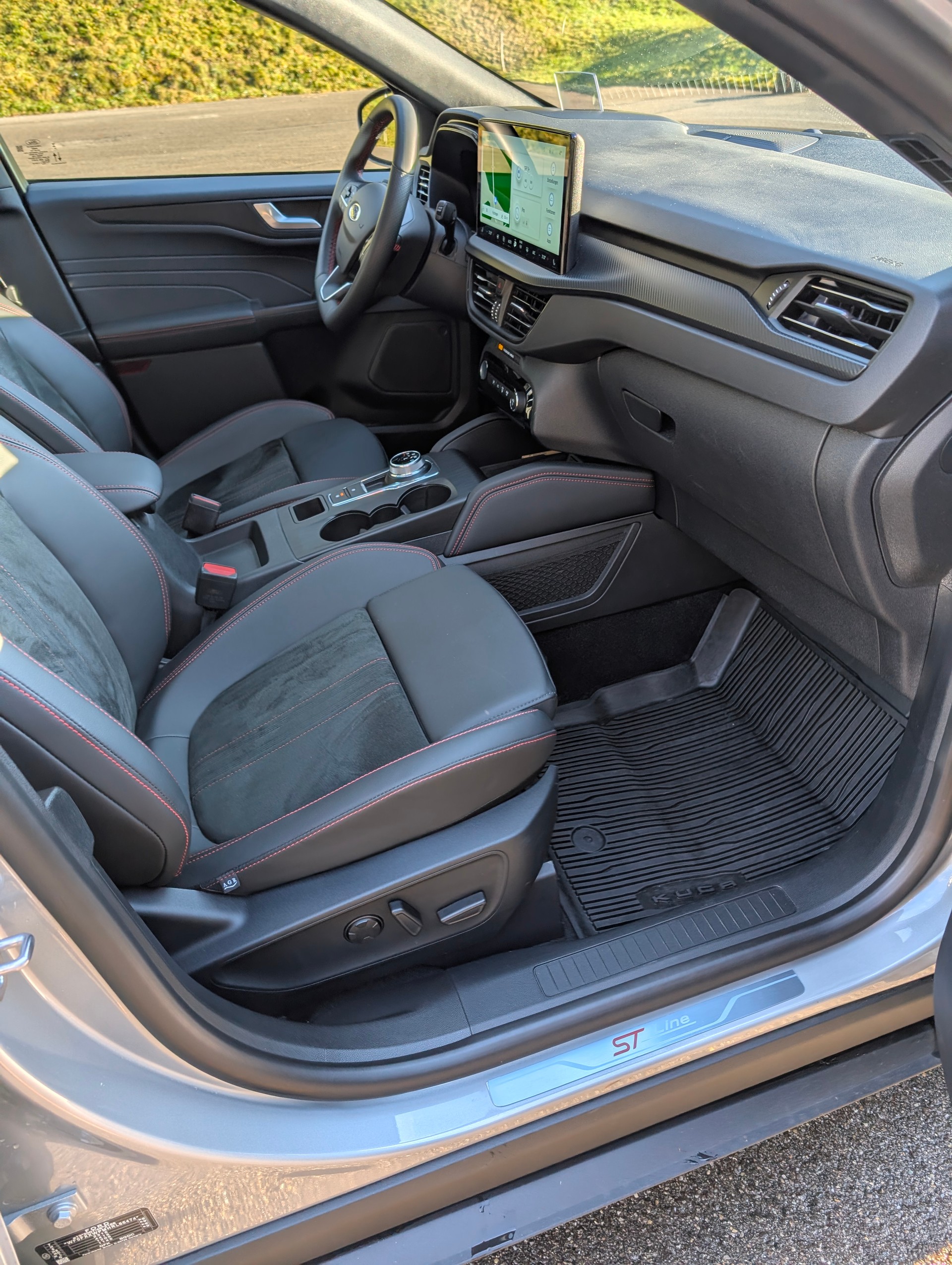 FORD Kuga 2.5 FHEV ST-Line X 4WD-image-16