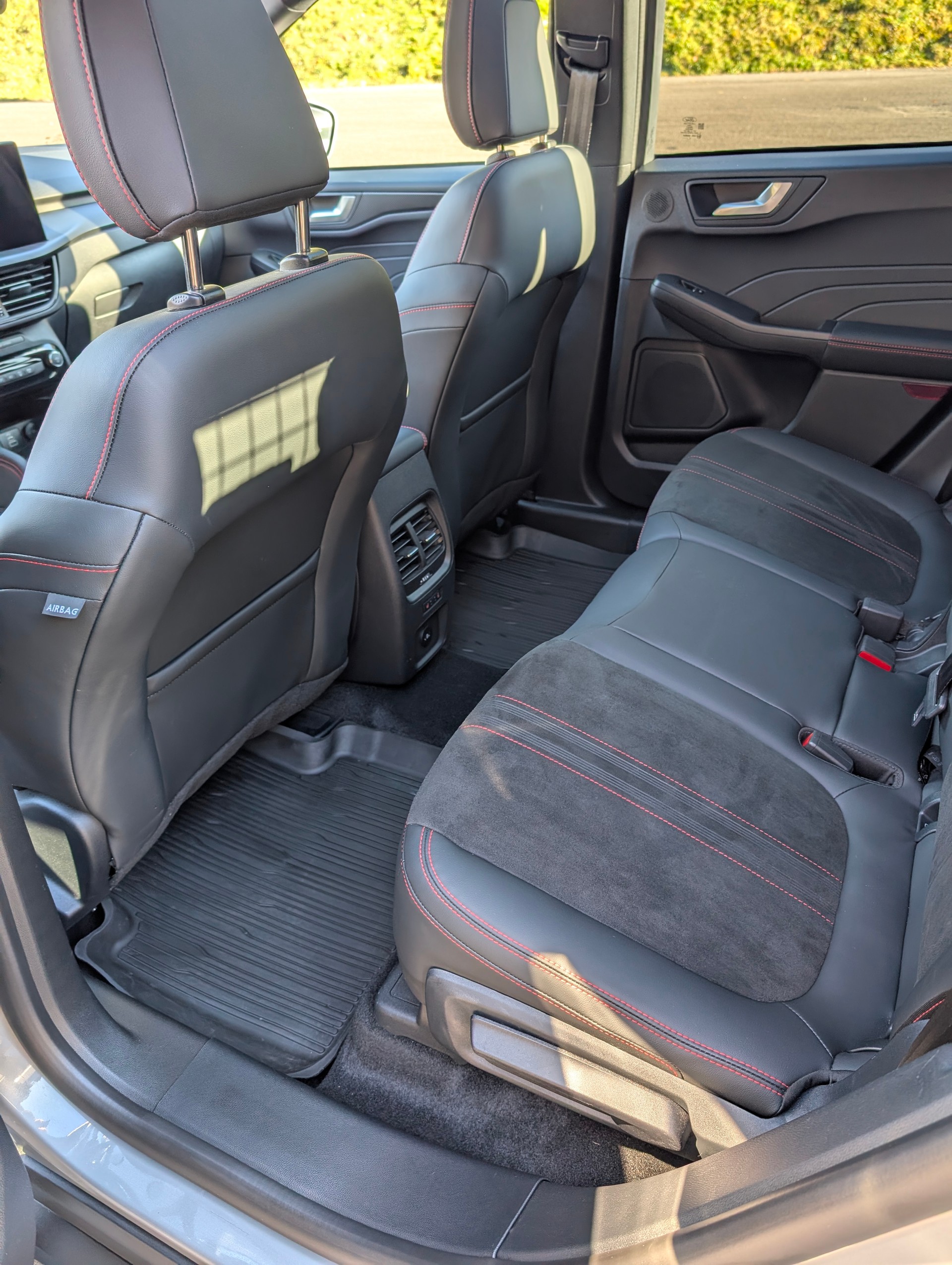 FORD Kuga 2.5 FHEV ST-Line X 4WD-image-19