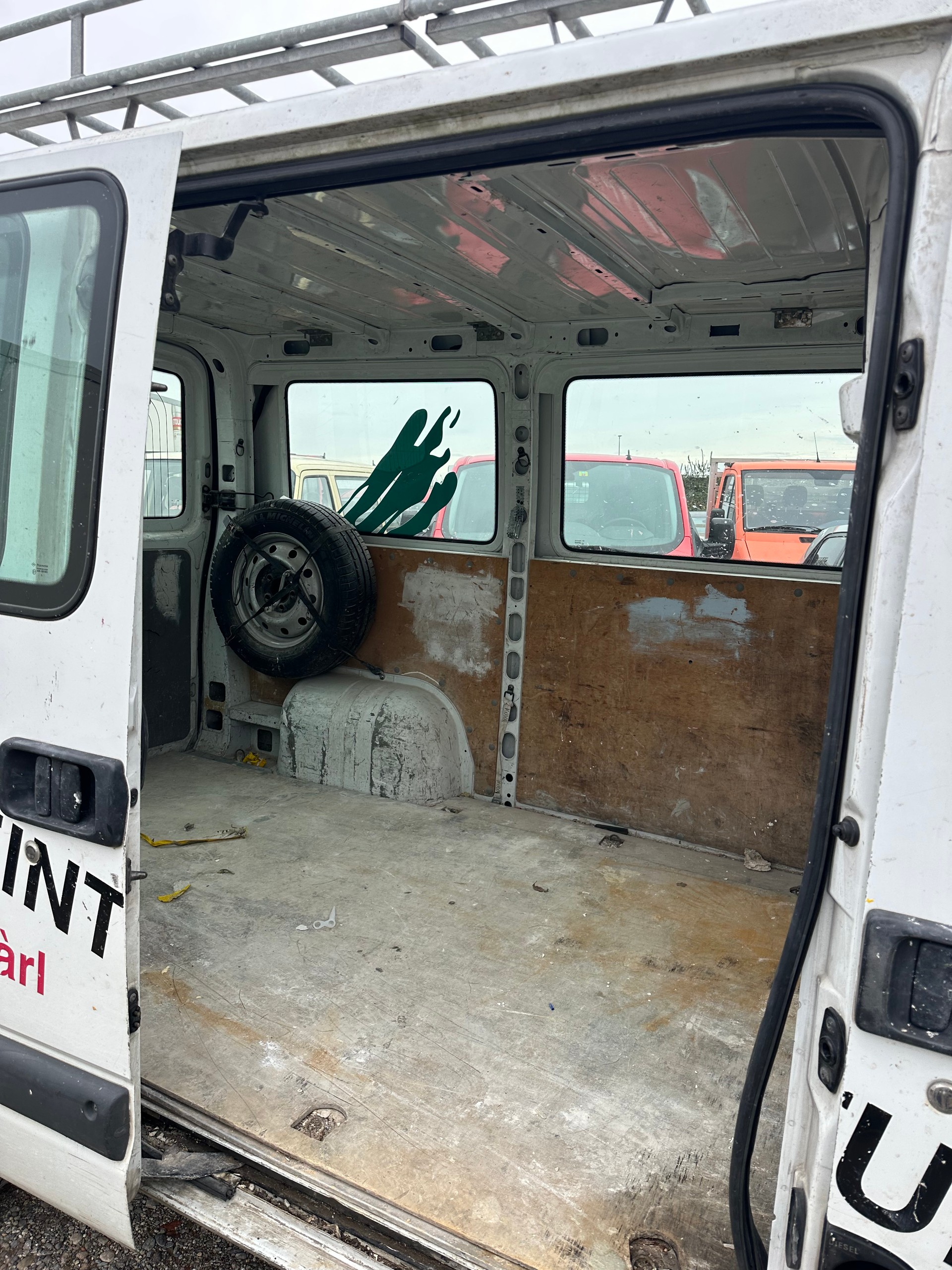 RENAULT Master T33 2.5dCi L1H1-image-9