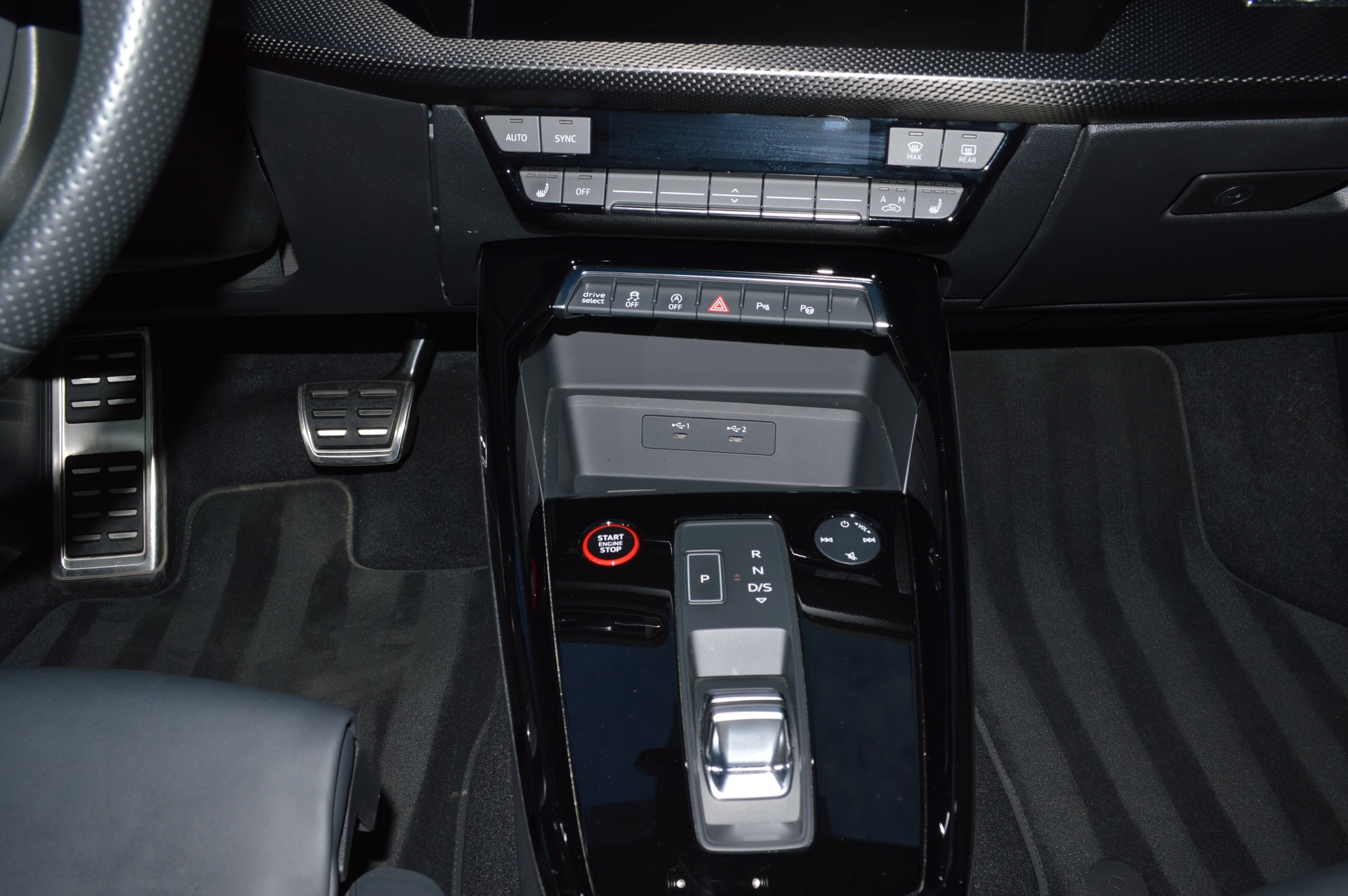 AUDI RS3 Sportback 2.5 TSI quattro S-tronic-image-17
