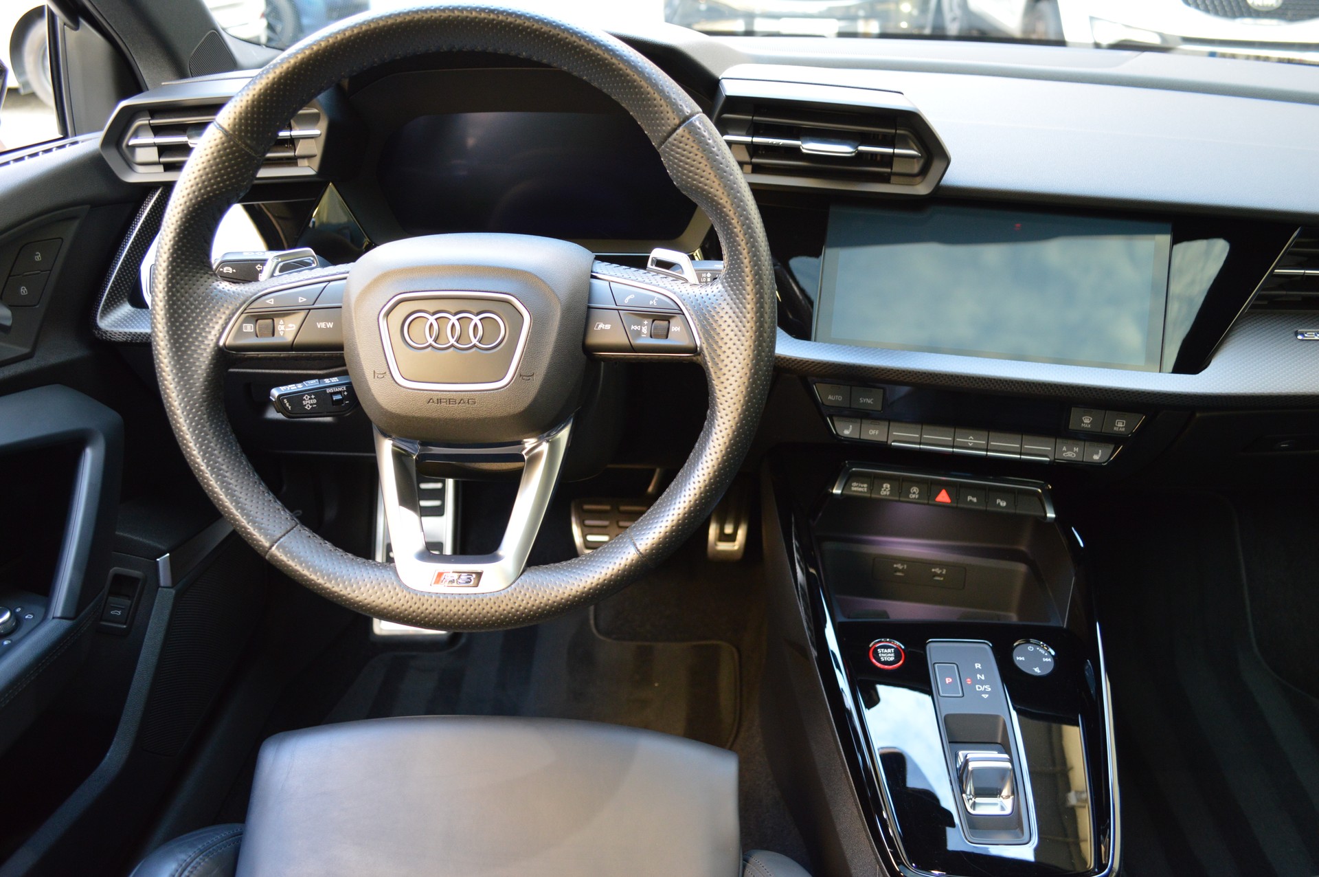 AUDI RS3 Sportback 2.5 TSI quattro S-tronic-image-13