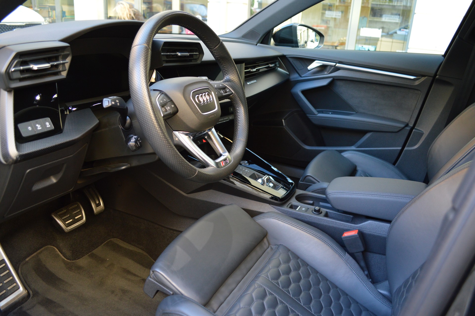AUDI RS3 Sportback 2.5 TSI quattro S-tronic-image-12