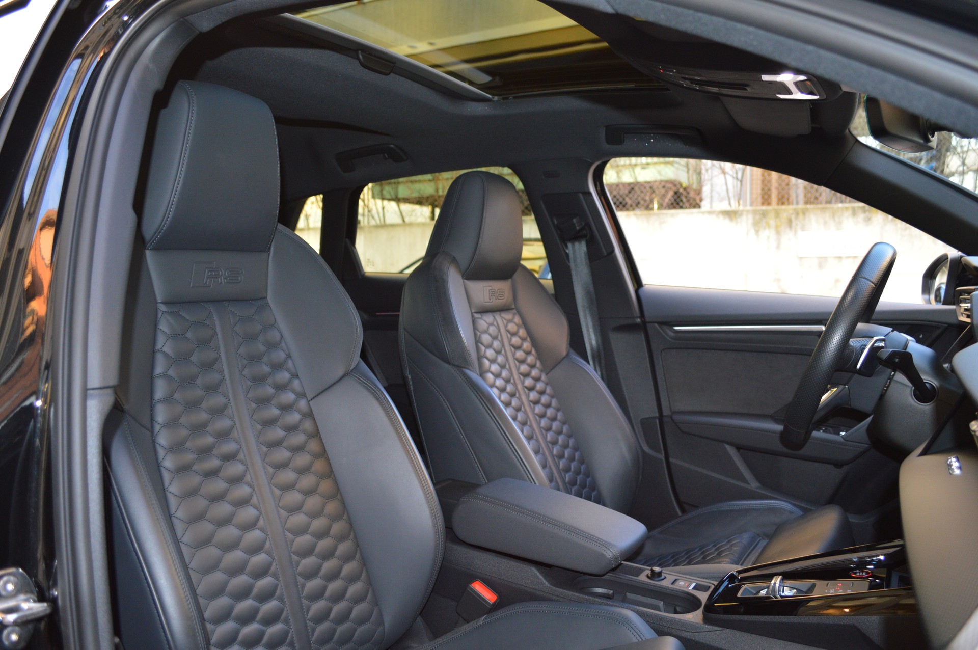 AUDI RS3 Sportback 2.5 TSI quattro S-tronic-image-8
