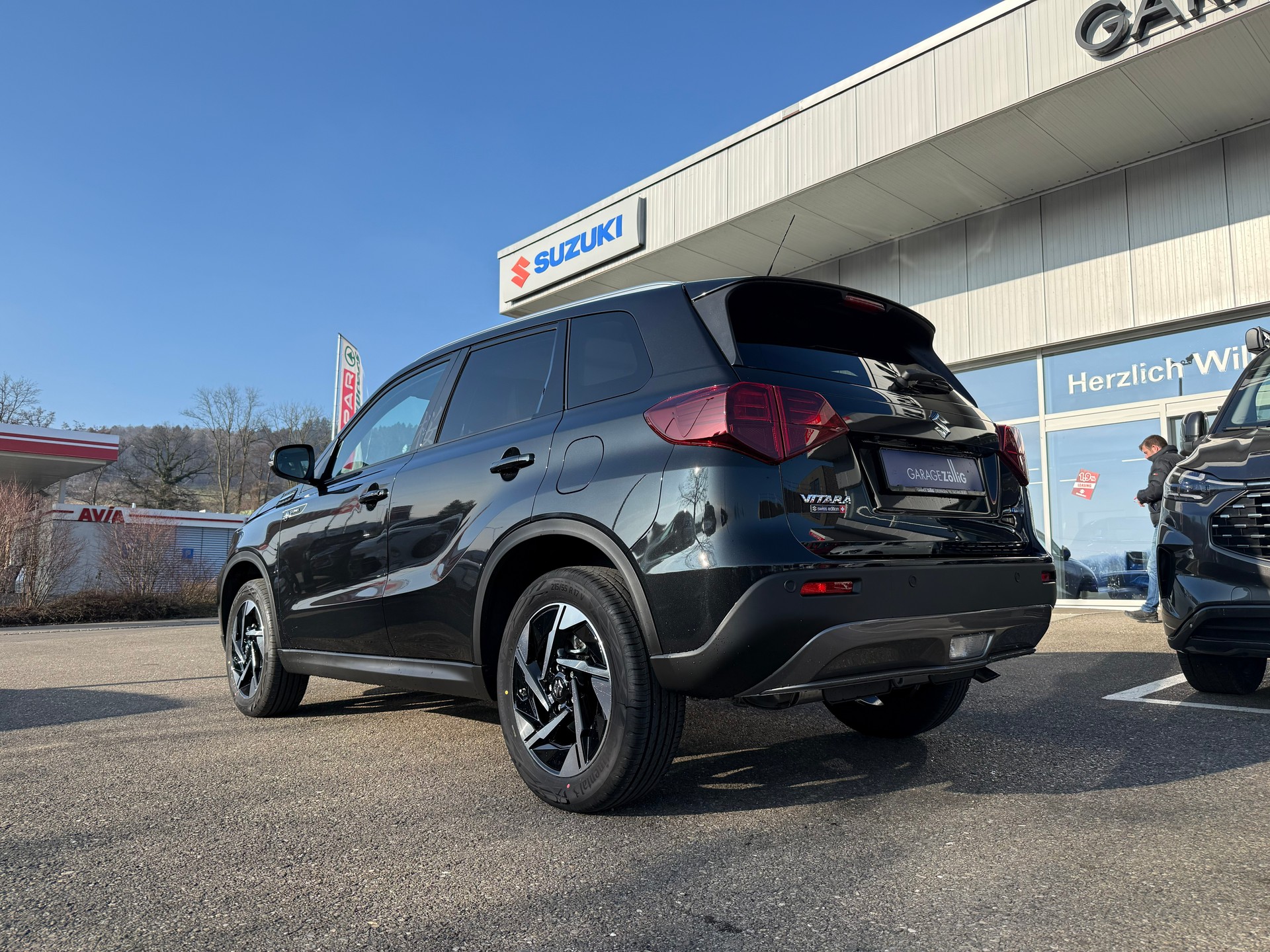 SUZUKI Vitara 1.4 Boosterjet Sakura Top 4x4 Hybrid Automatic-image-3