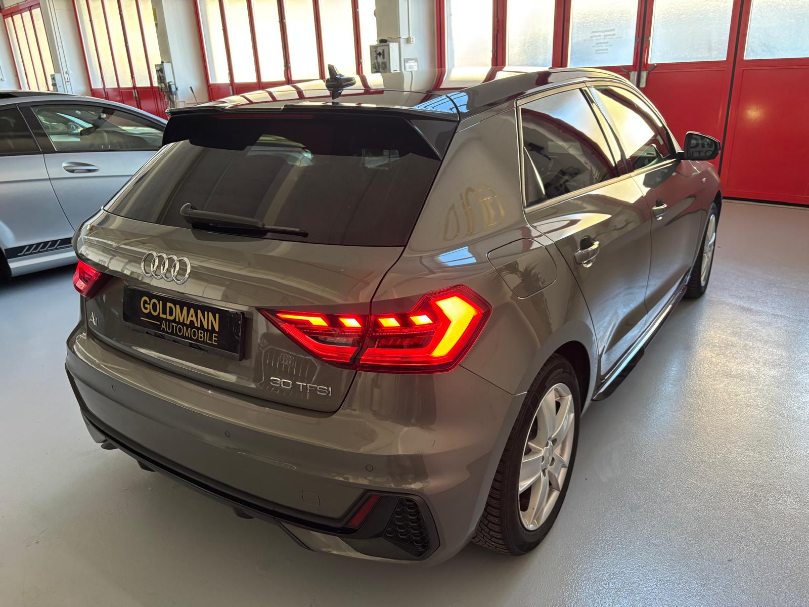 AUDI A1 Sportback 30 TFSI S Line Attraction S-tronic-image-5