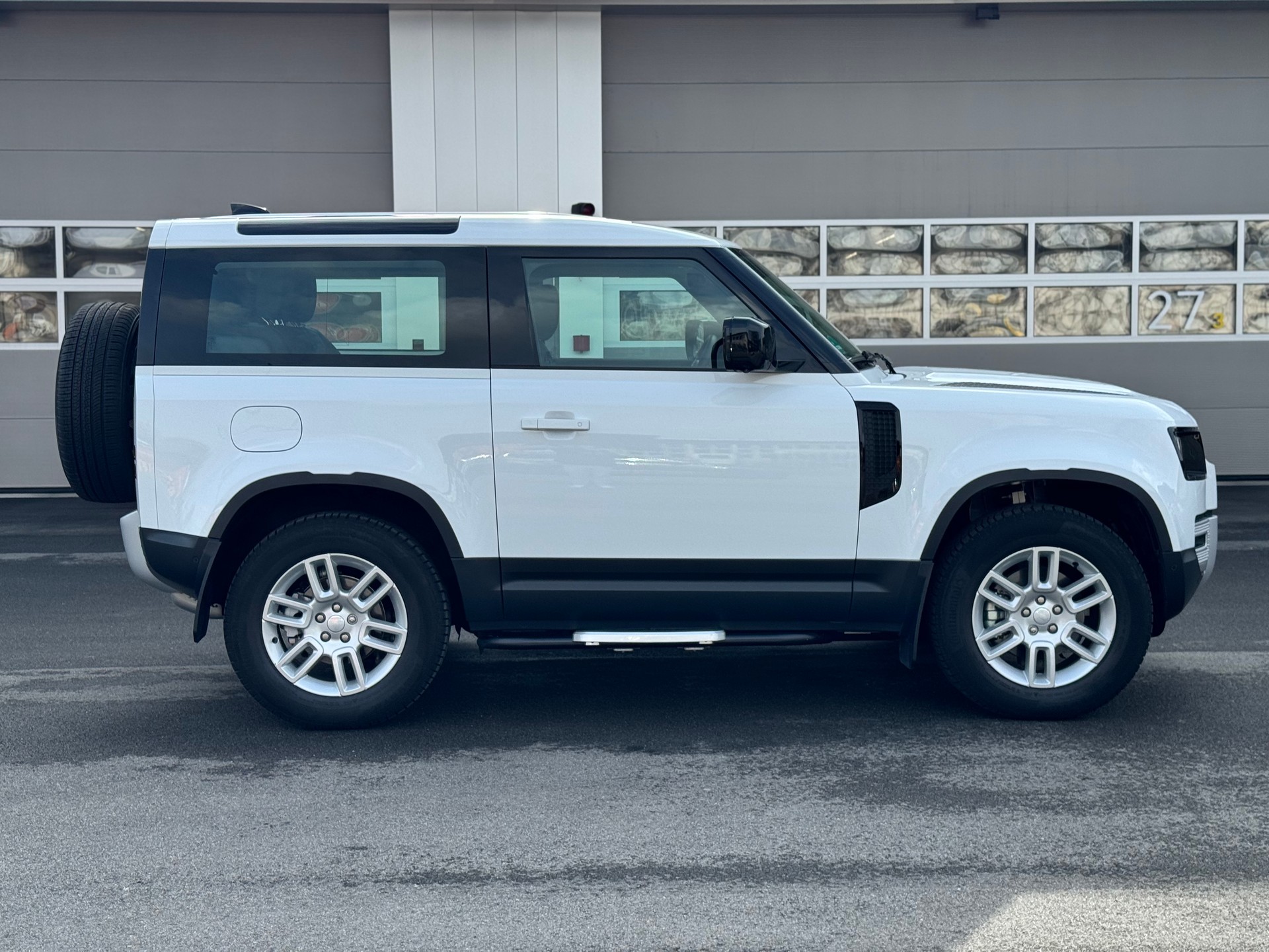 LAND ROVER Defender 90 3.0D I6 200 S-image-2