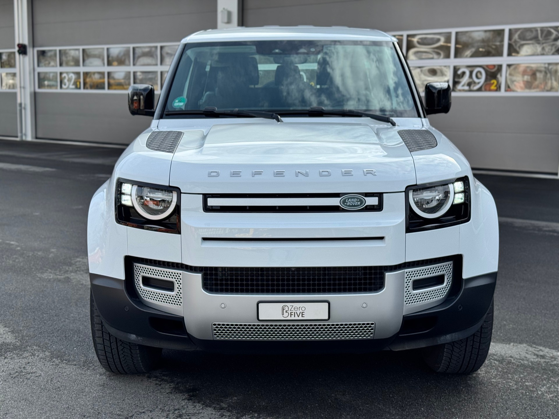 LAND ROVER Defender 90 3.0D I6 200 S-image-1