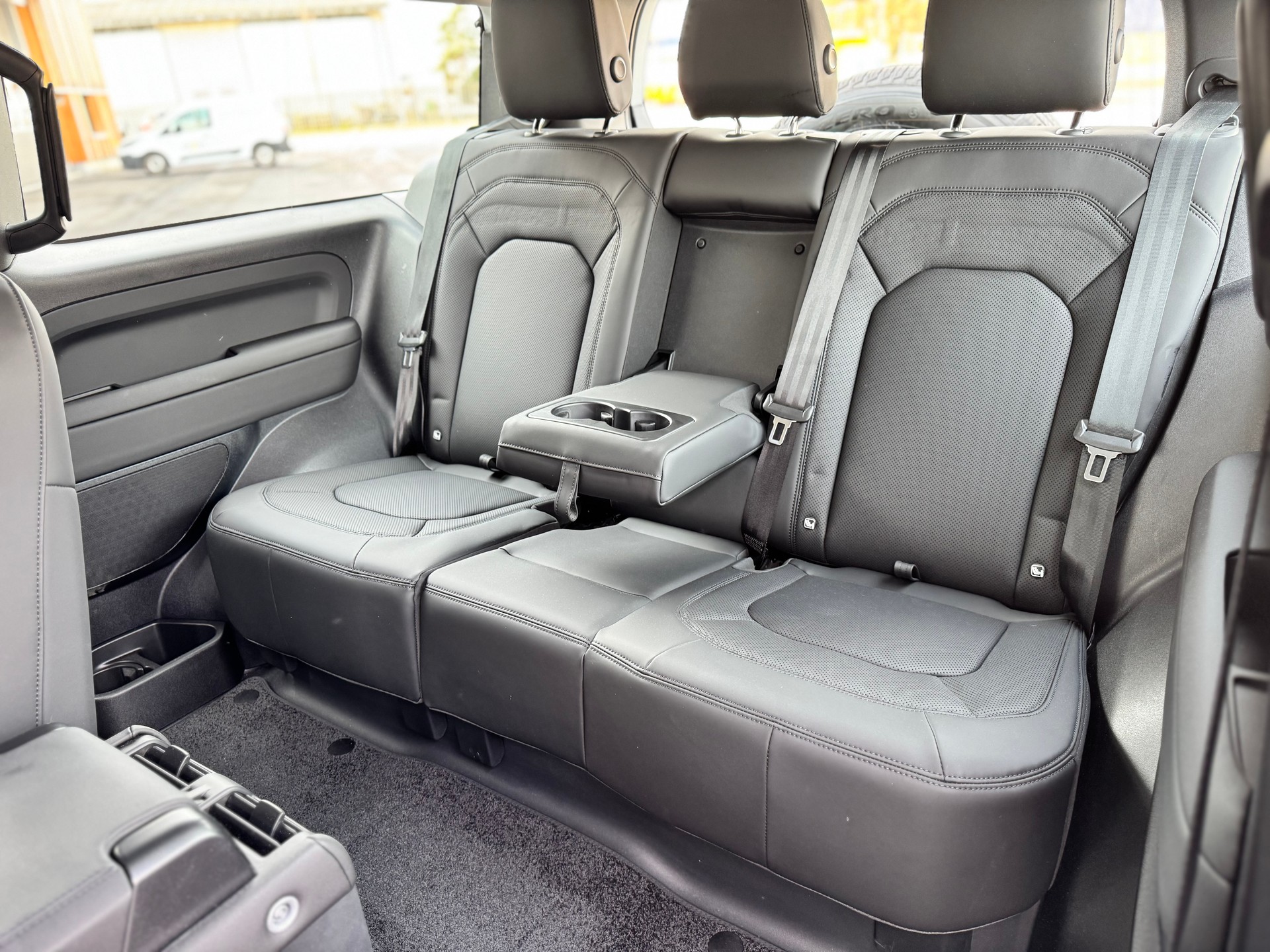 LAND ROVER Defender 90 3.0D I6 200 S-image-7