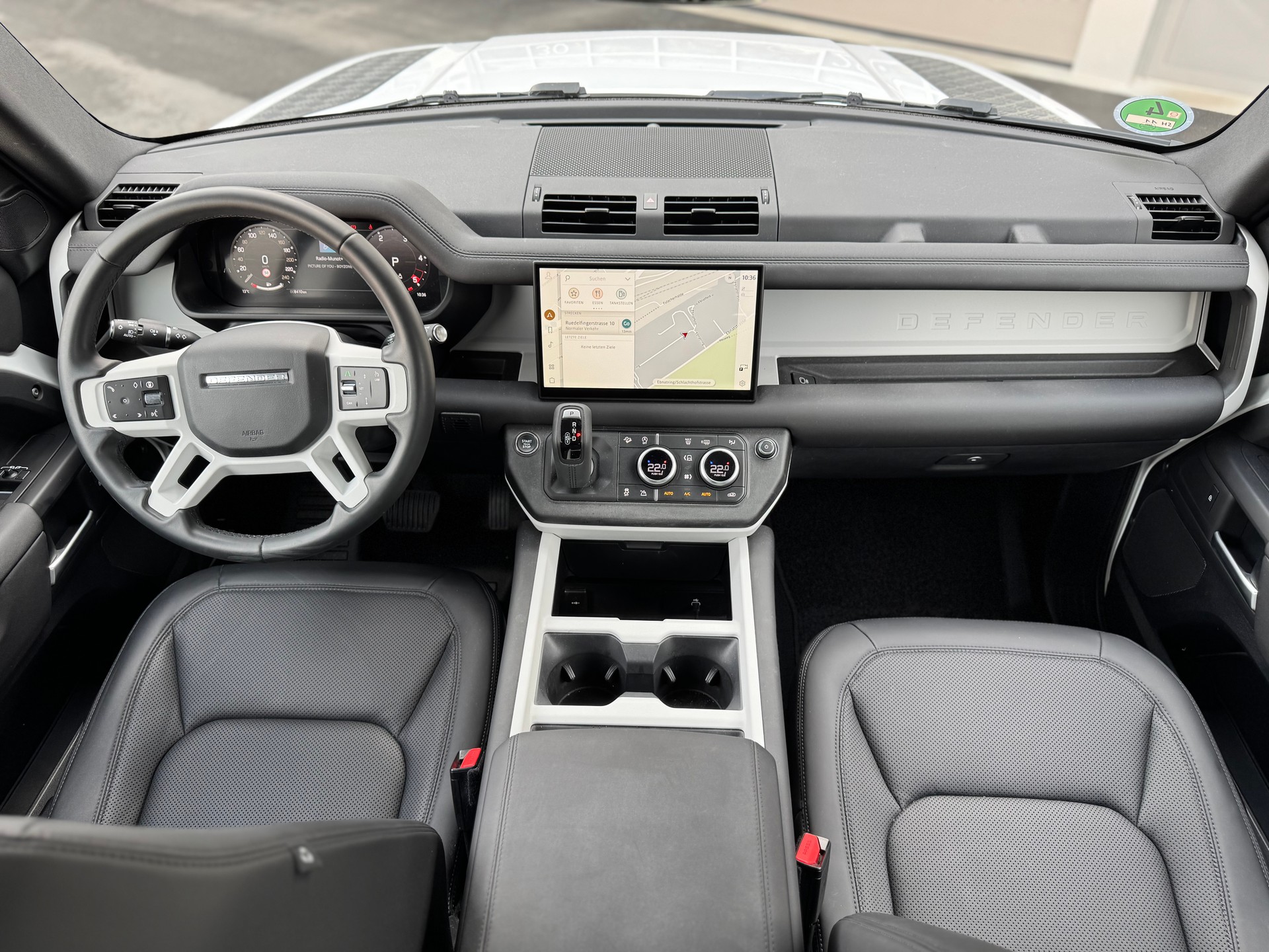 LAND ROVER Defender 90 3.0D I6 200 S-image-5
