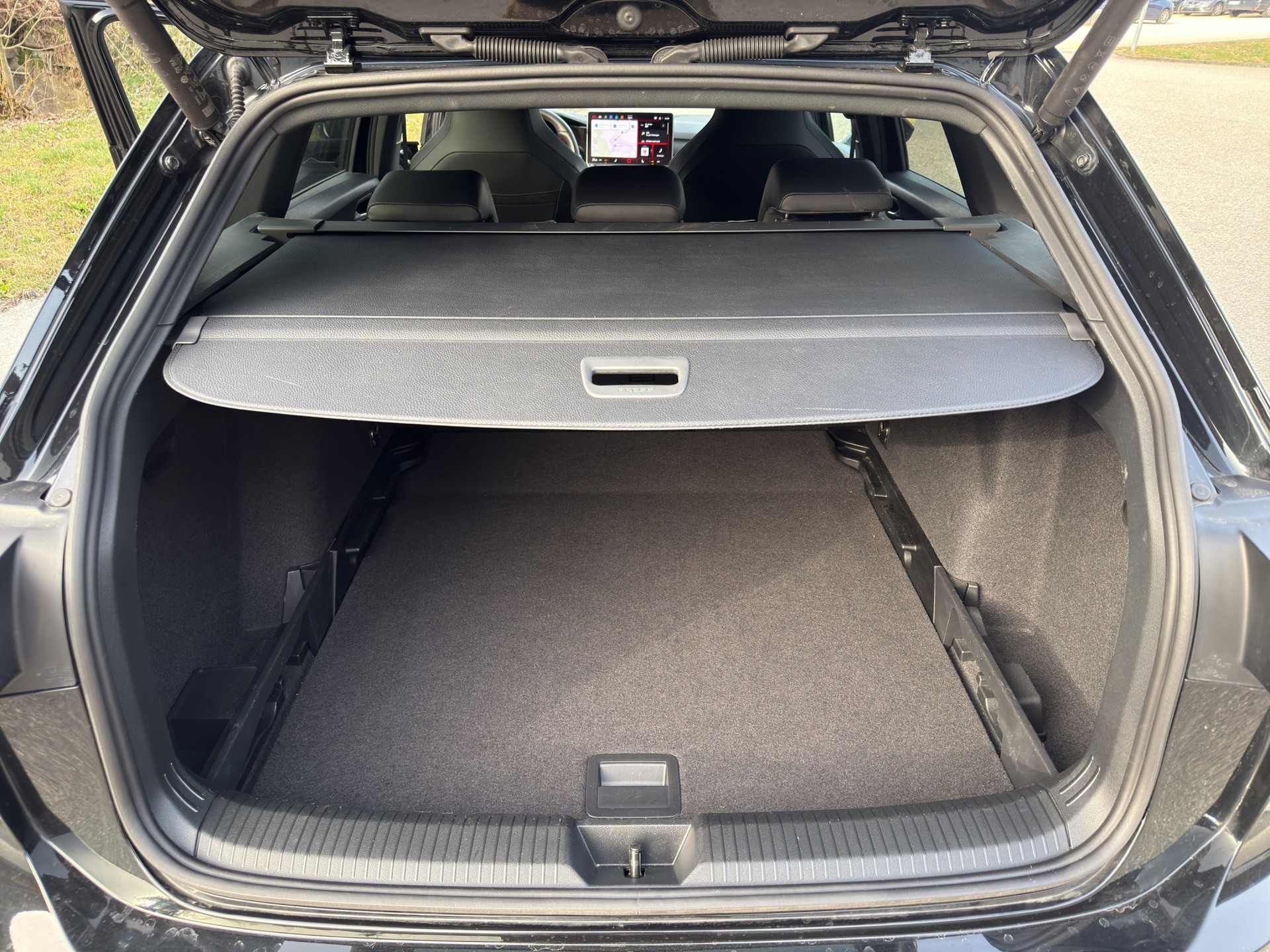 VW Golf Variant 1.5 eTSI mHEV R-Line-image-18