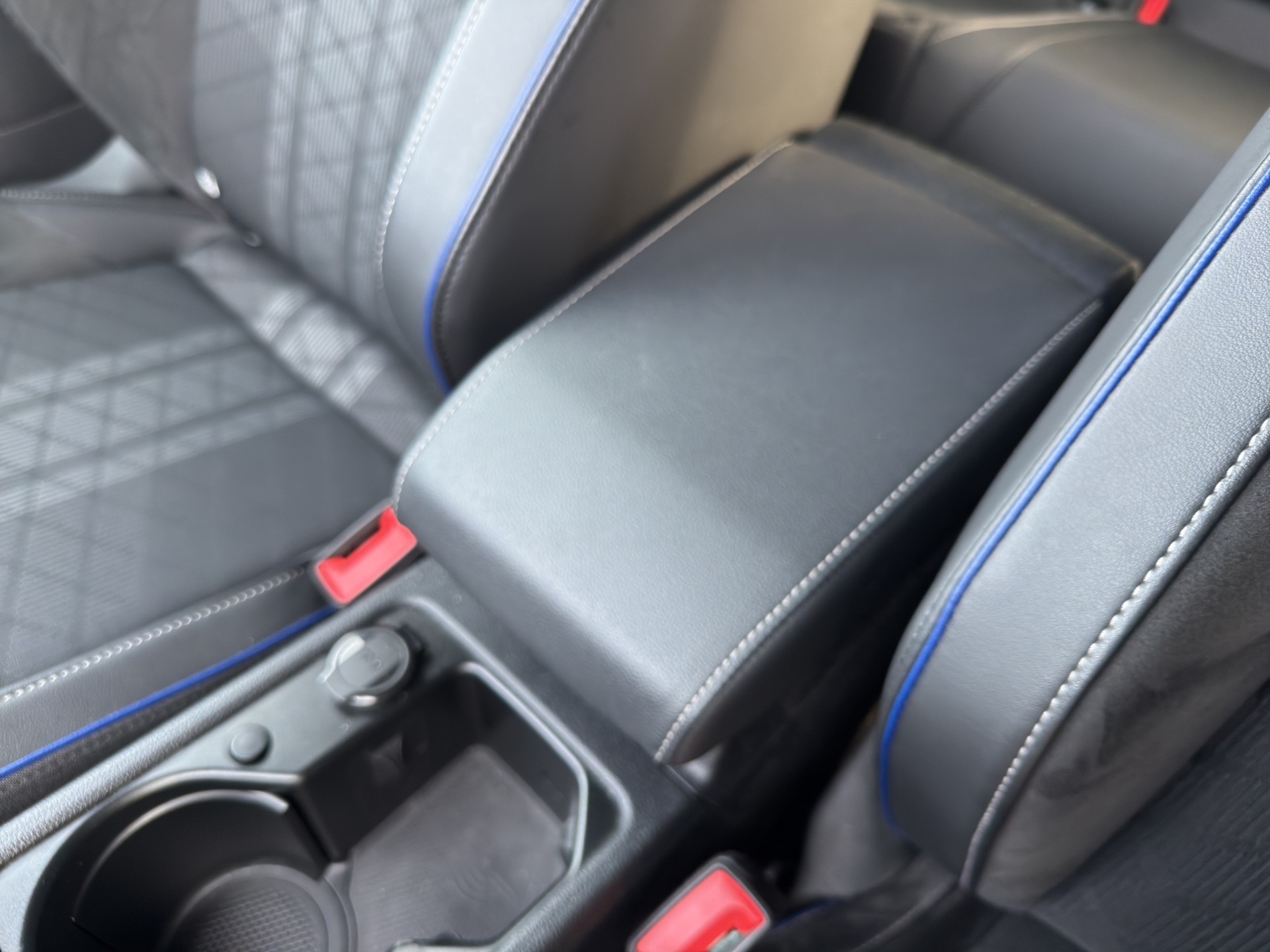 VW Golf Variant 1.5 eTSI mHEV R-Line-image-22