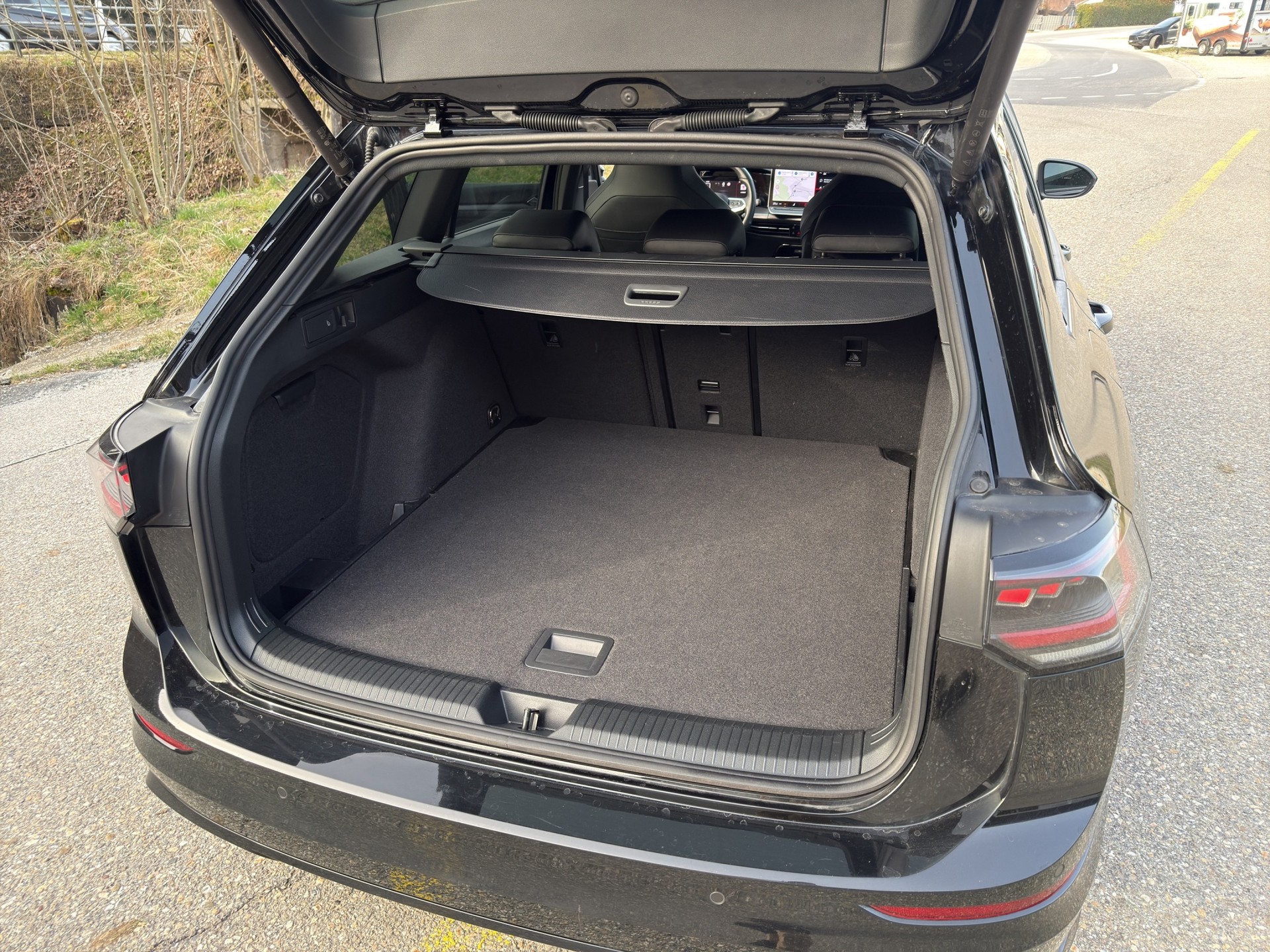 VW Golf Variant 1.5 eTSI mHEV R-Line-image-19